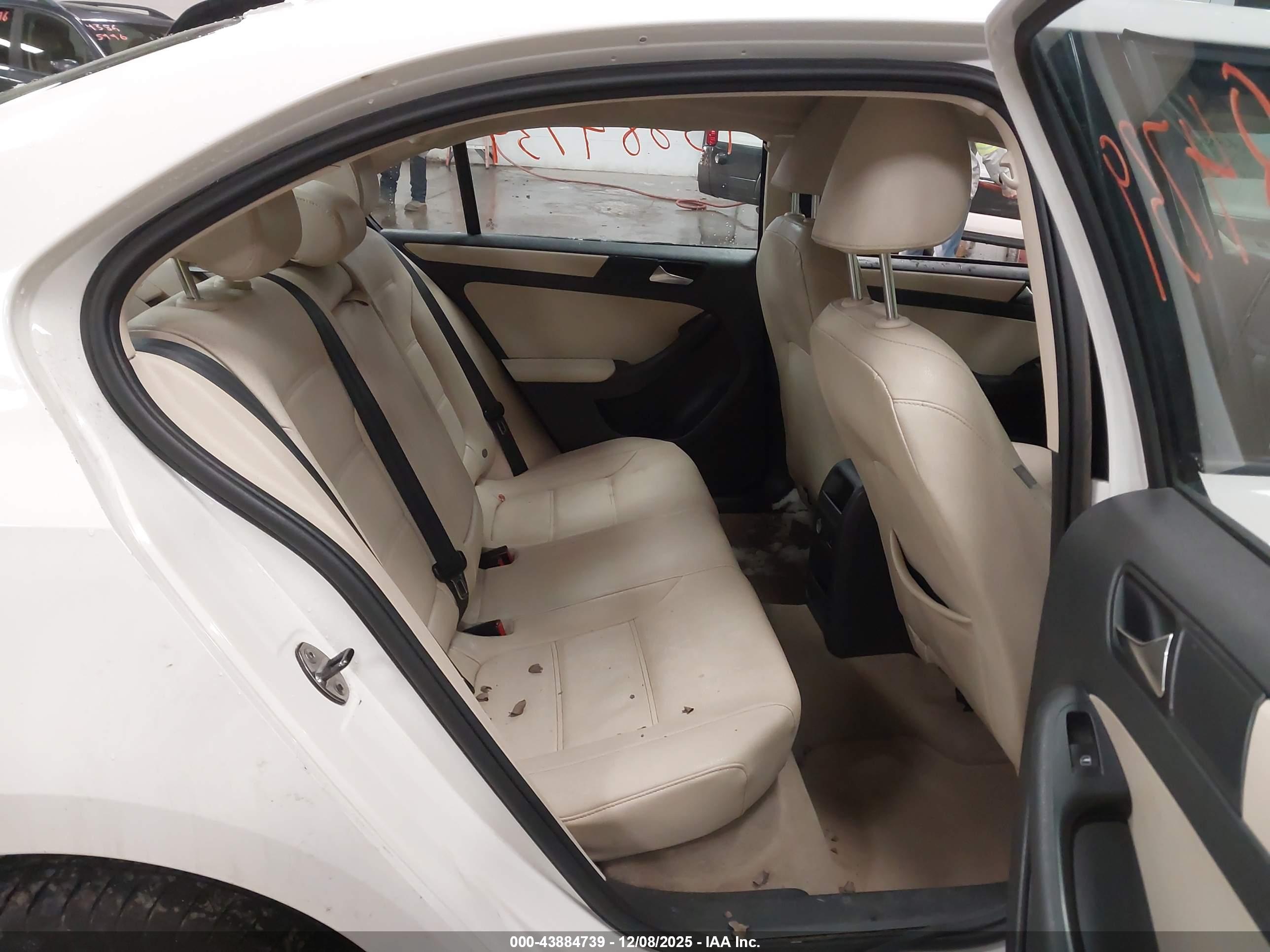 VOLKSWAGEN JETTA image 8