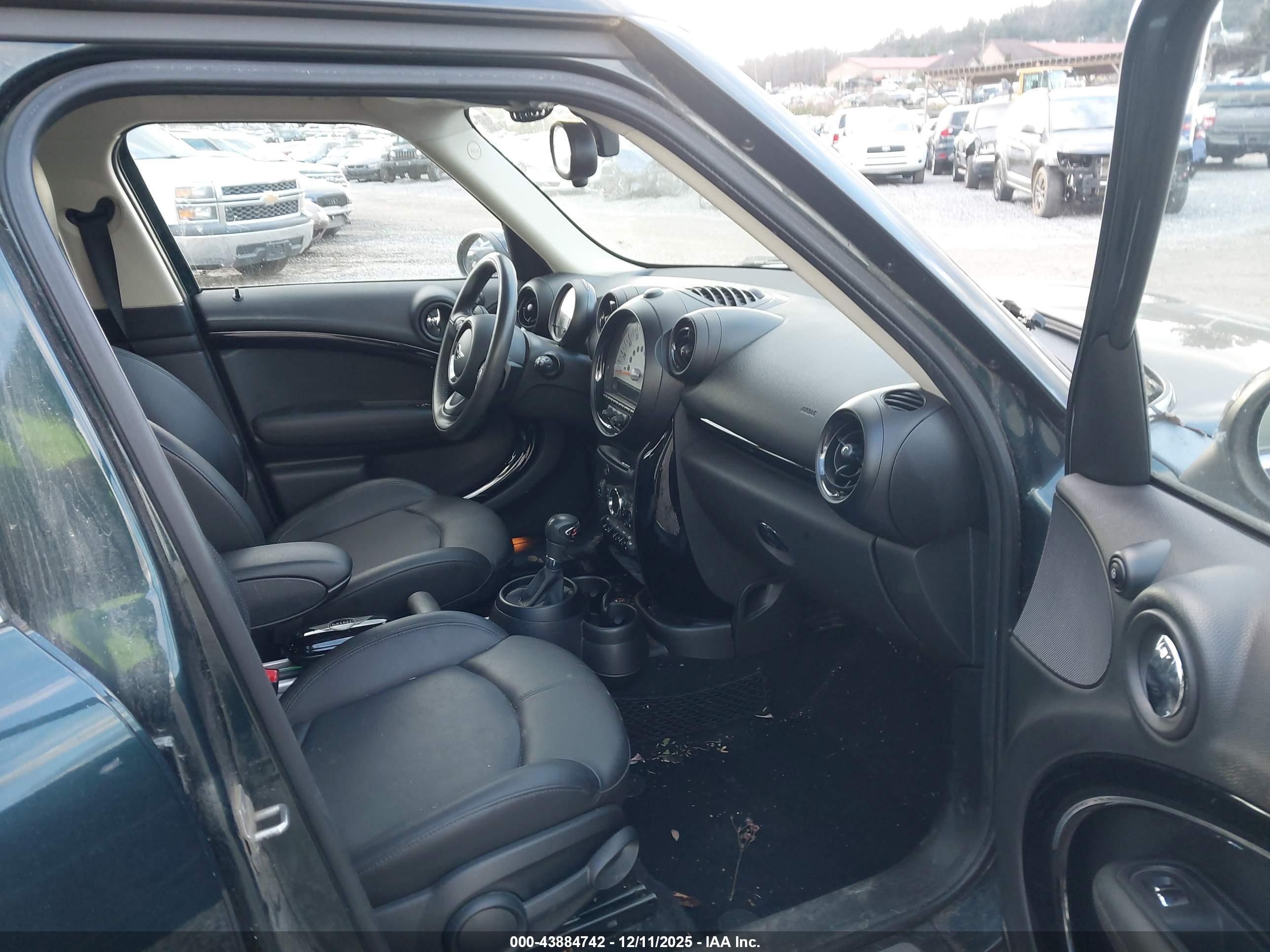 MINI COUNTRYMAN image 5