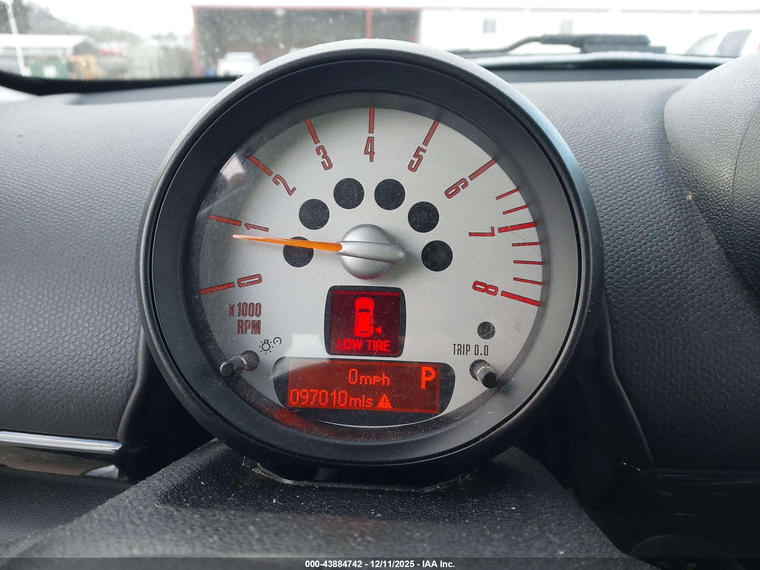 MINI COUNTRYMAN image 7