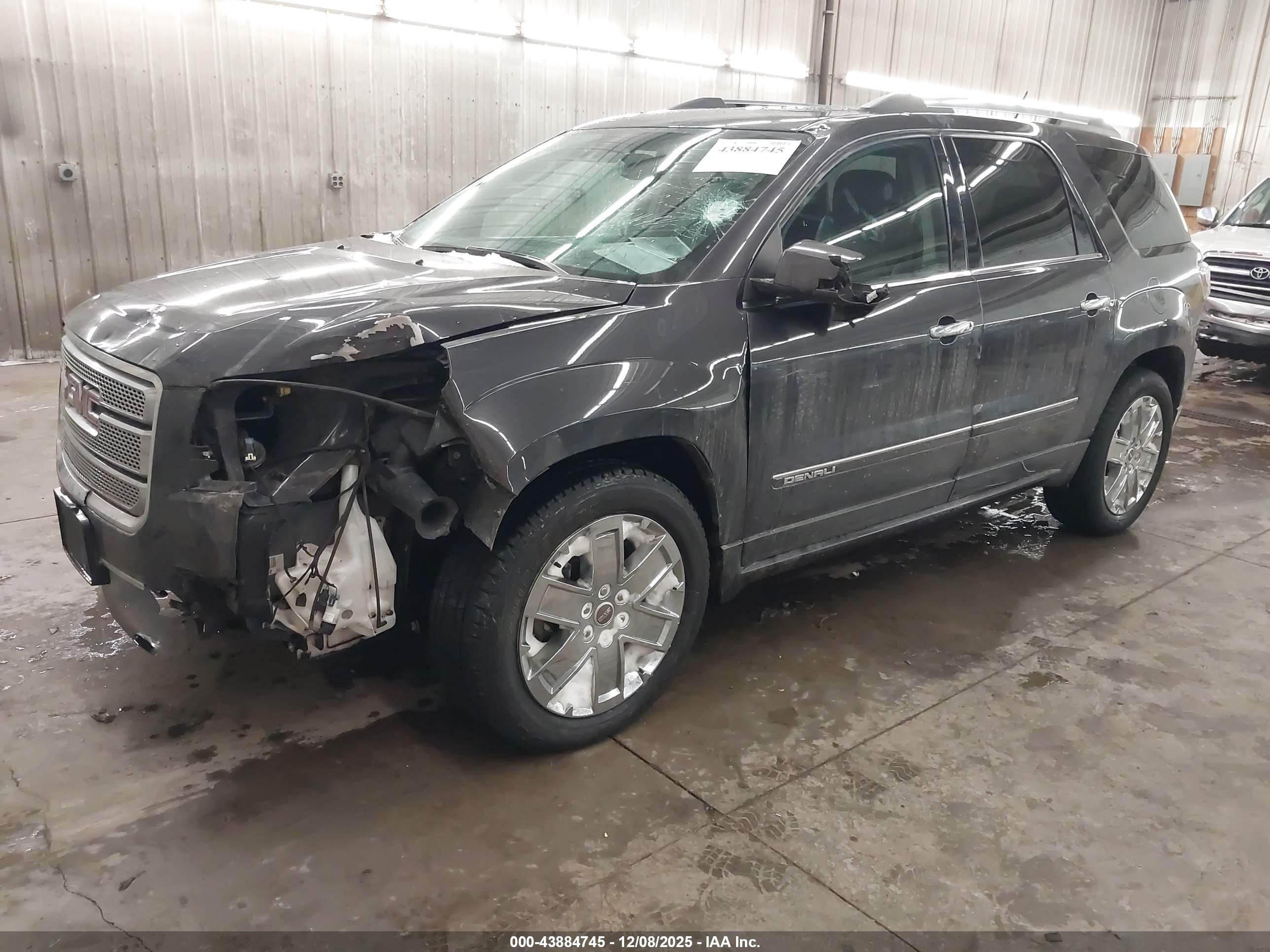 GMC ACADIA image 2