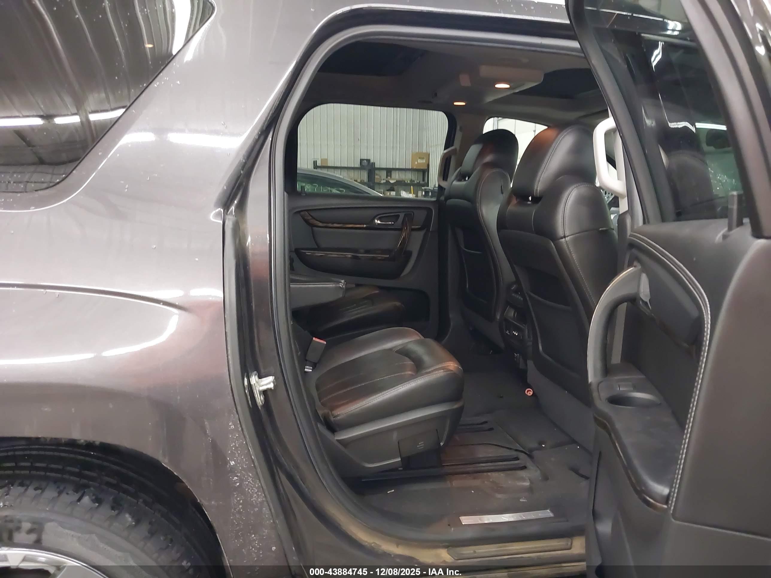 GMC ACADIA image 8