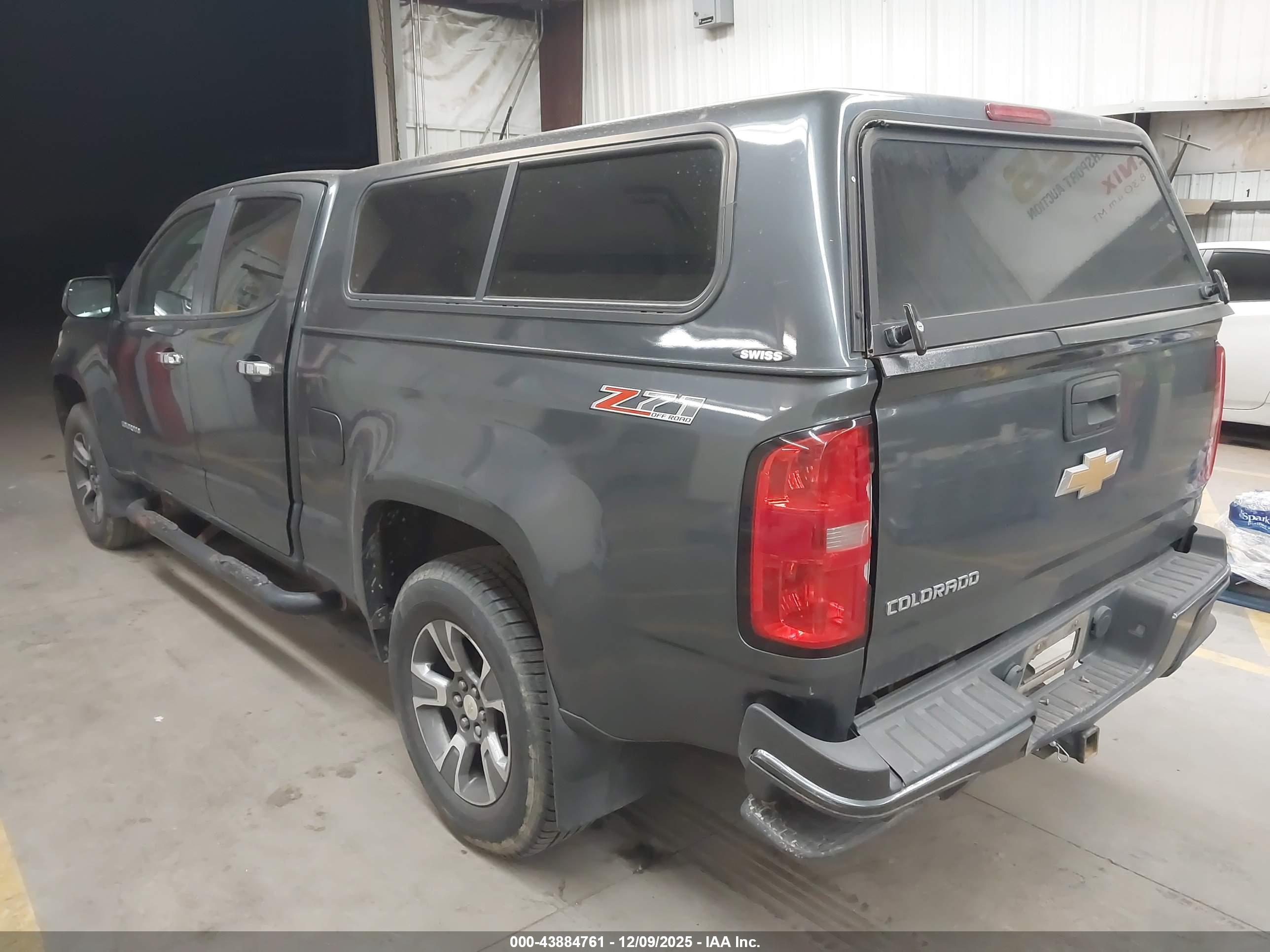 CHEVROLET COLORADO image 3