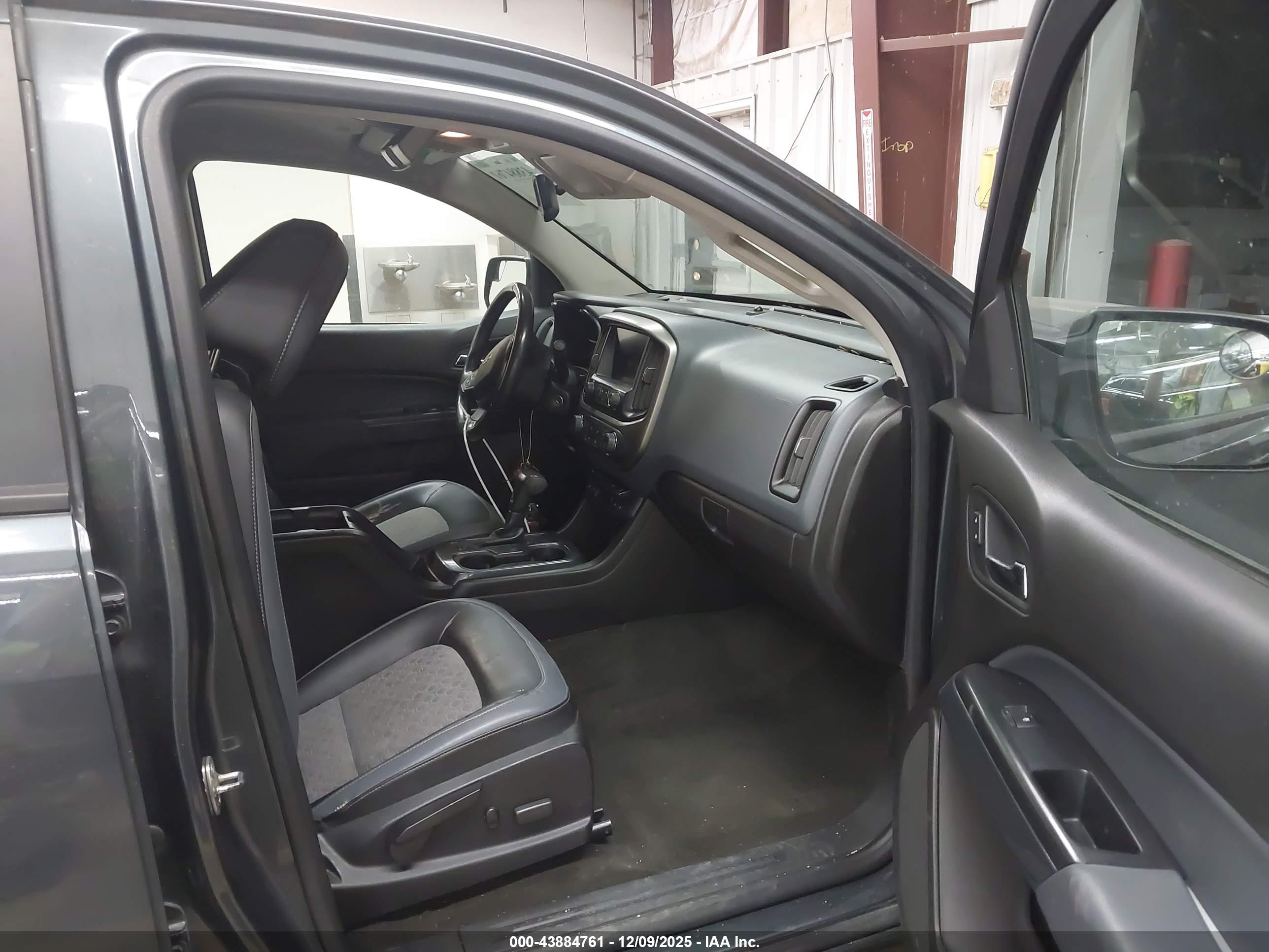 CHEVROLET COLORADO image 5