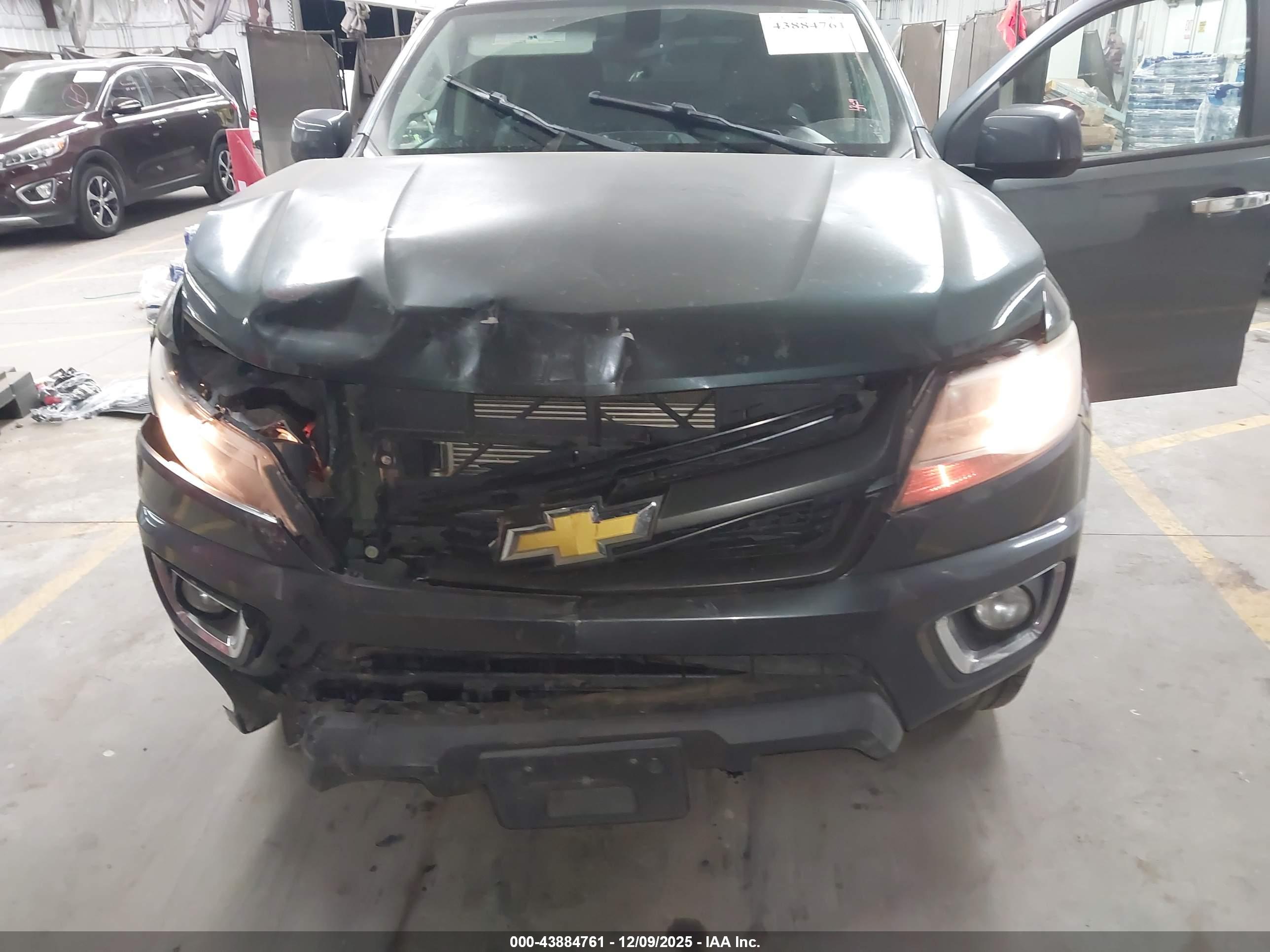 CHEVROLET COLORADO image 6