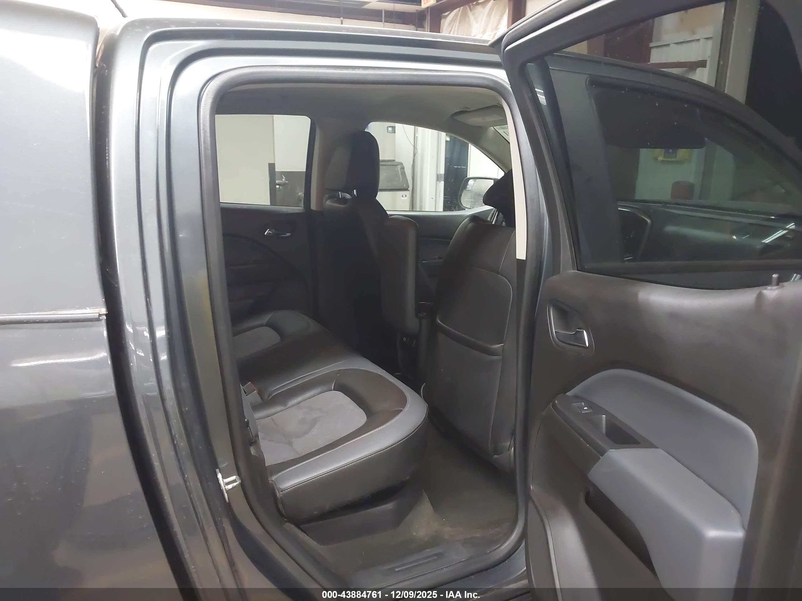 CHEVROLET COLORADO image 8