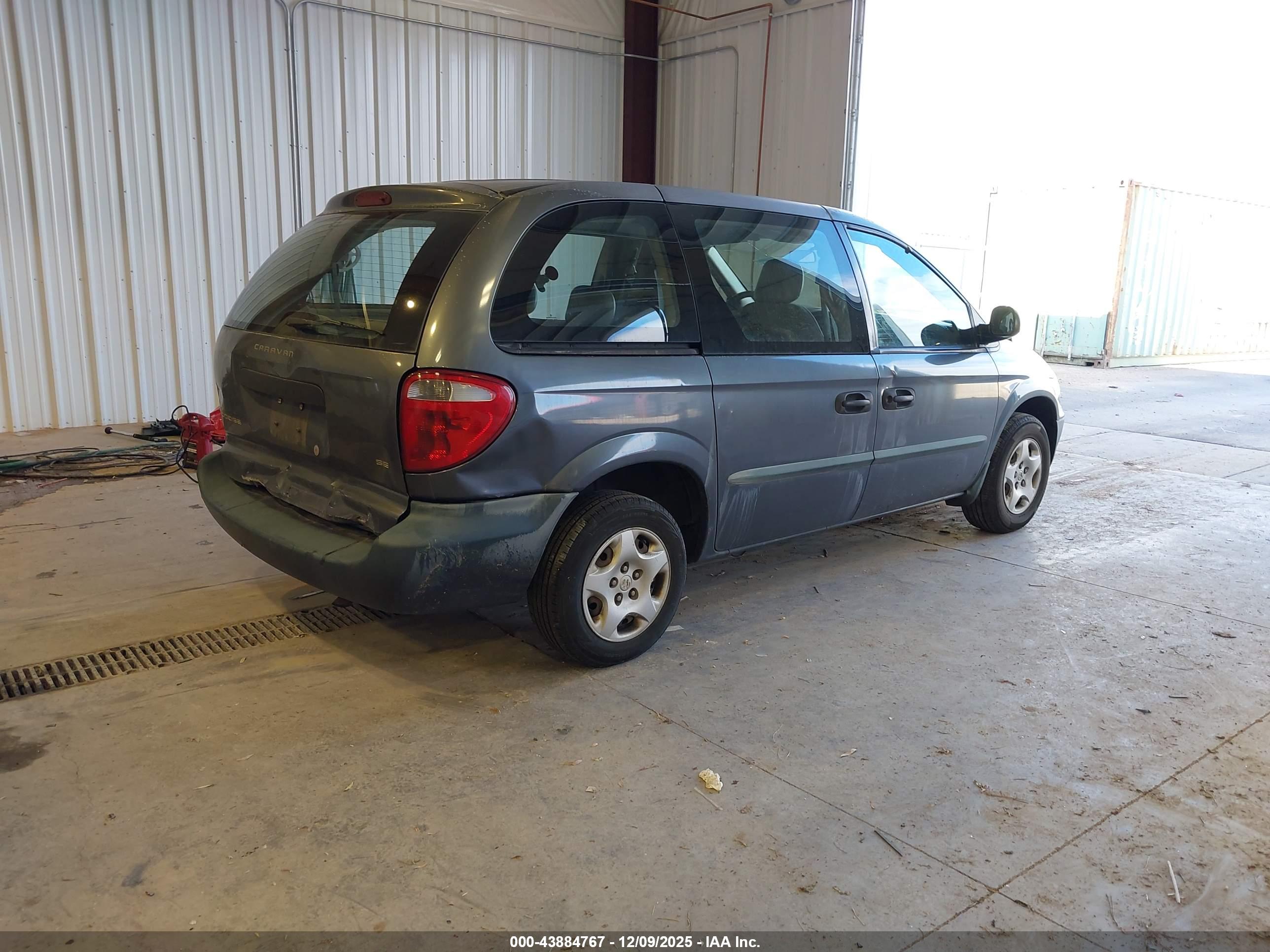 DODGE CARAVAN image 4
