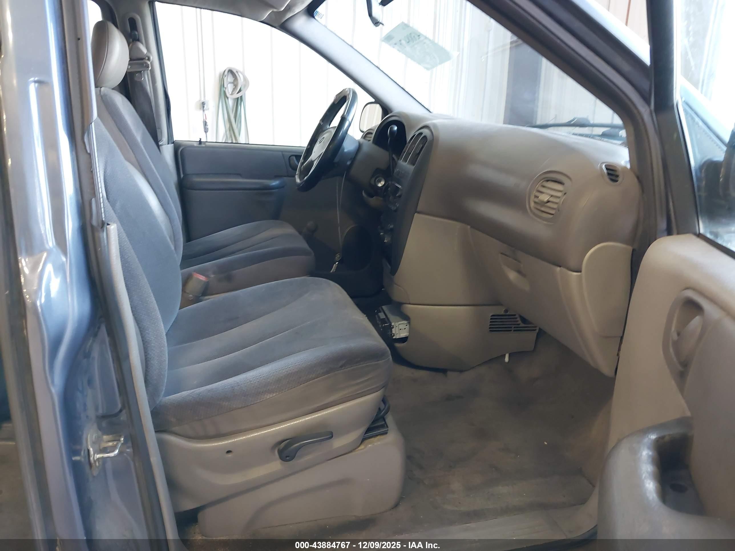 DODGE CARAVAN image 5