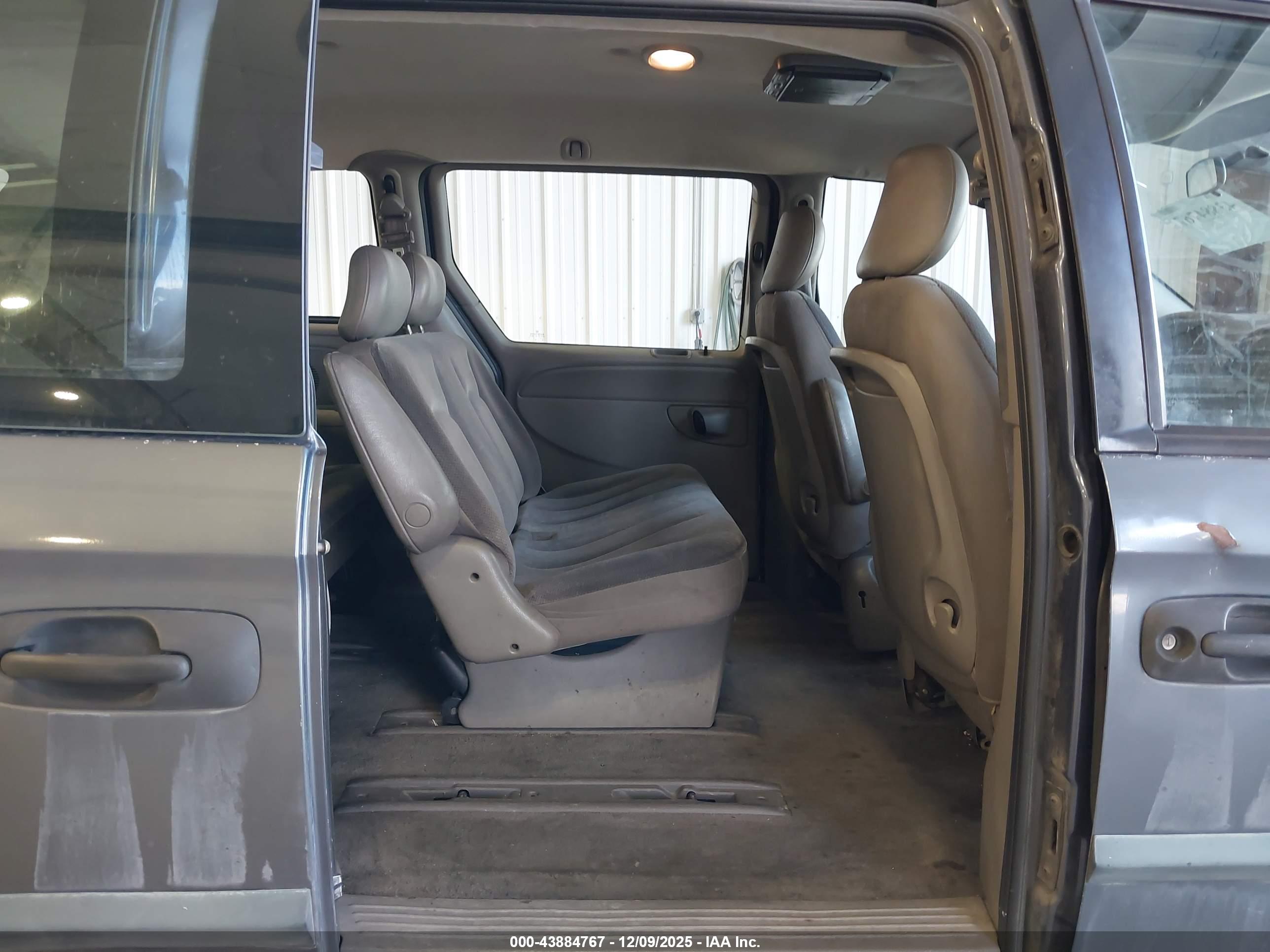 DODGE CARAVAN image 8