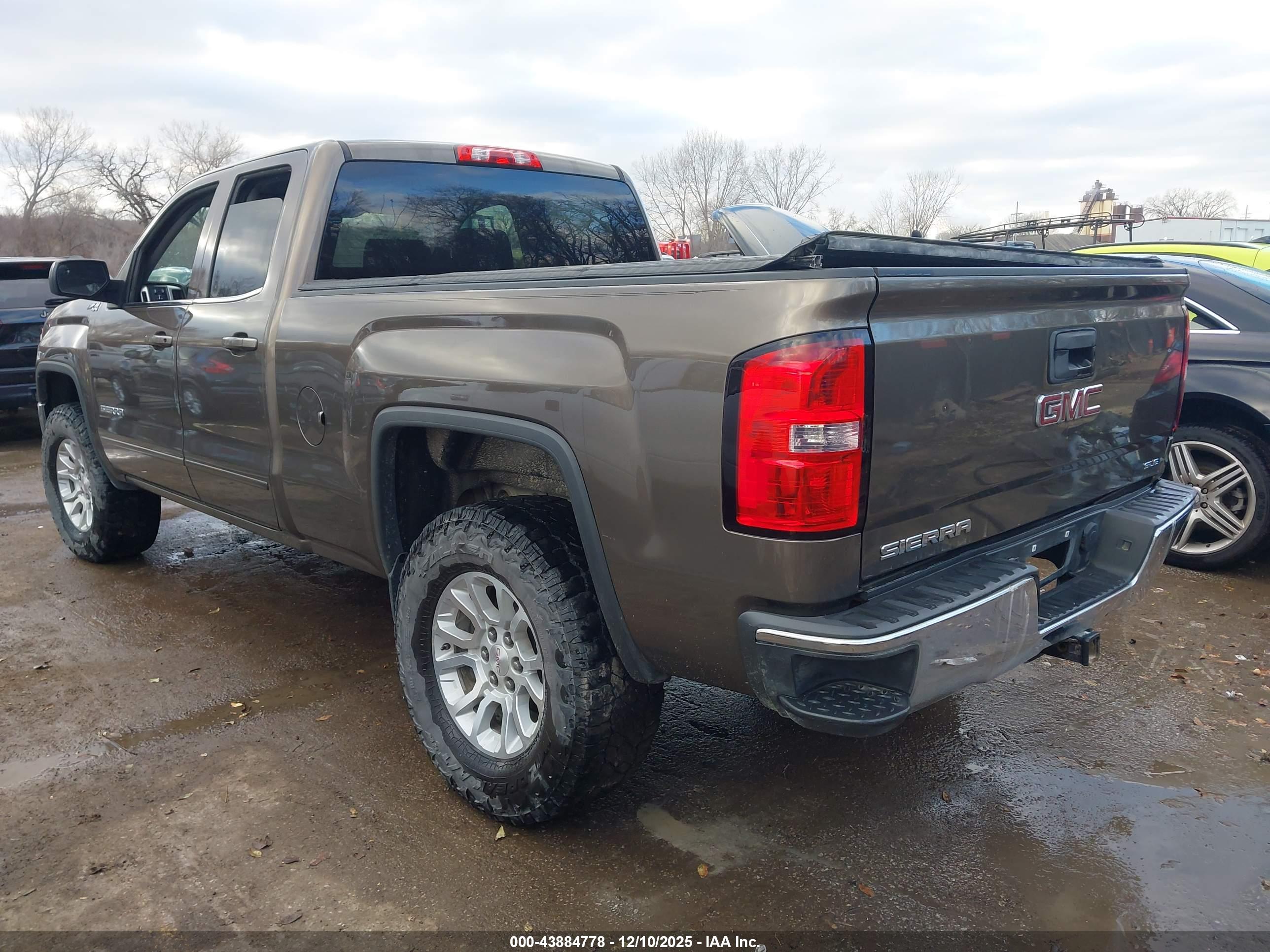 GMC SIERRA image 3