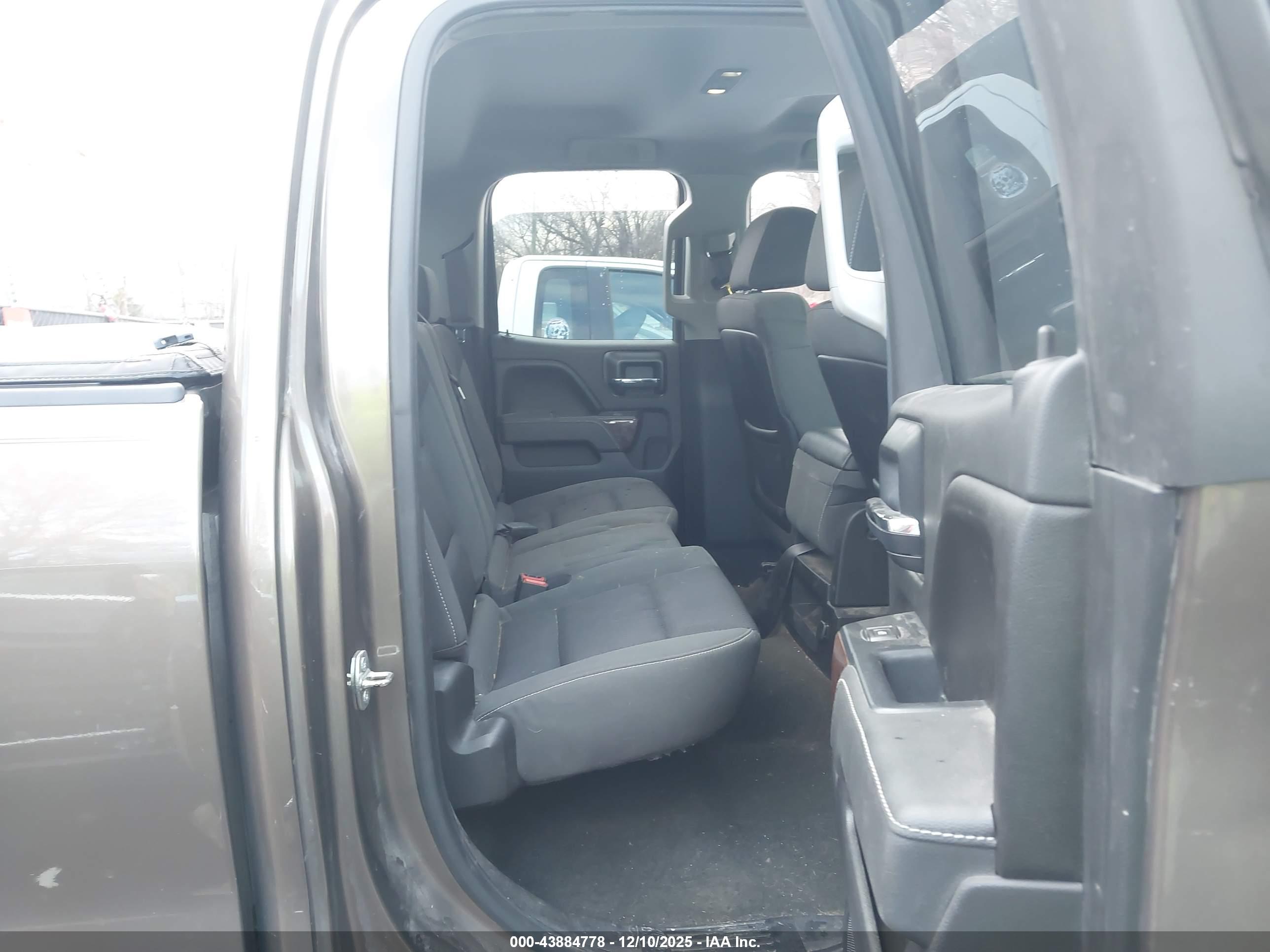 GMC SIERRA image 8