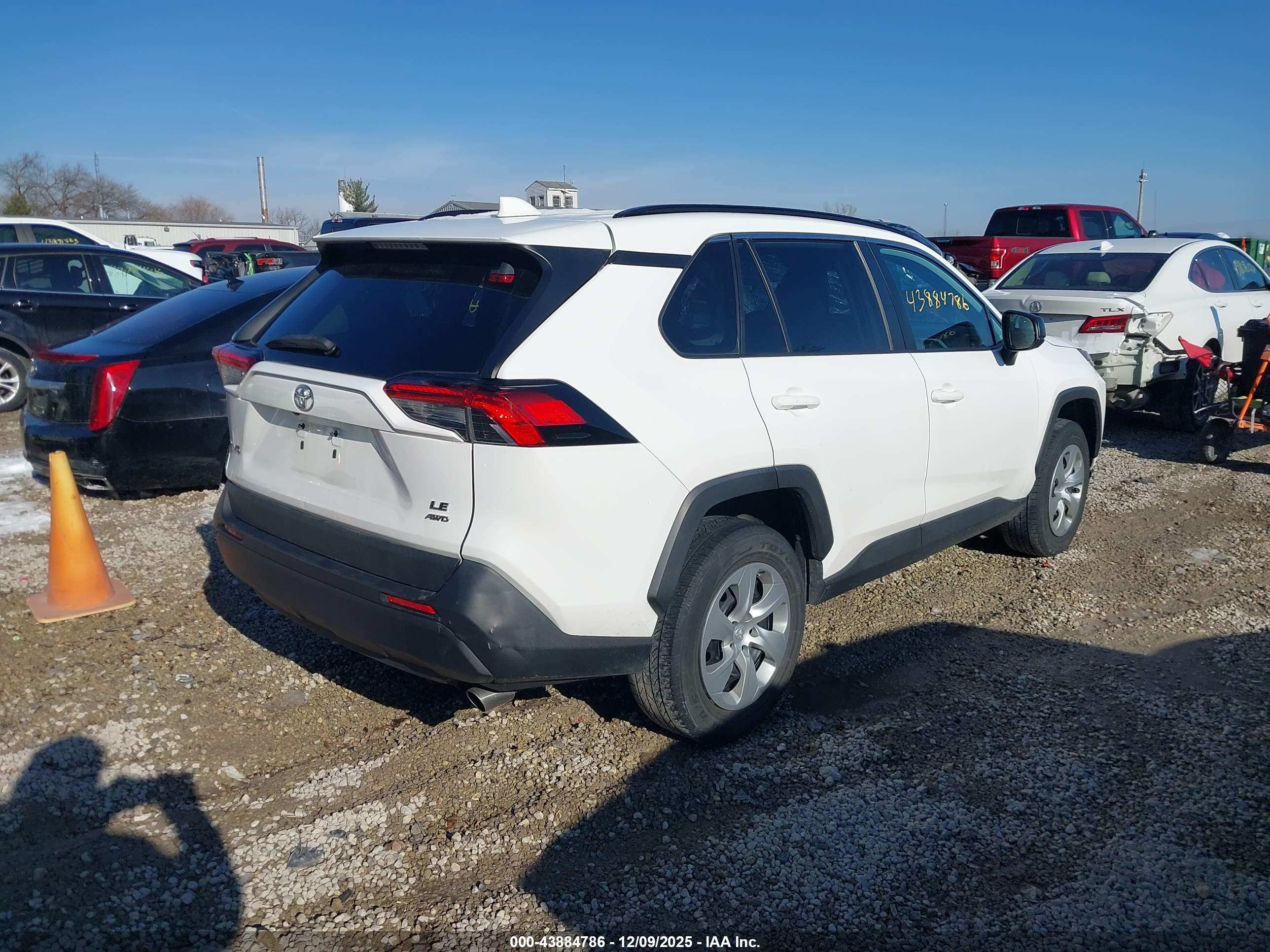 TOYOTA RAV4 image 4