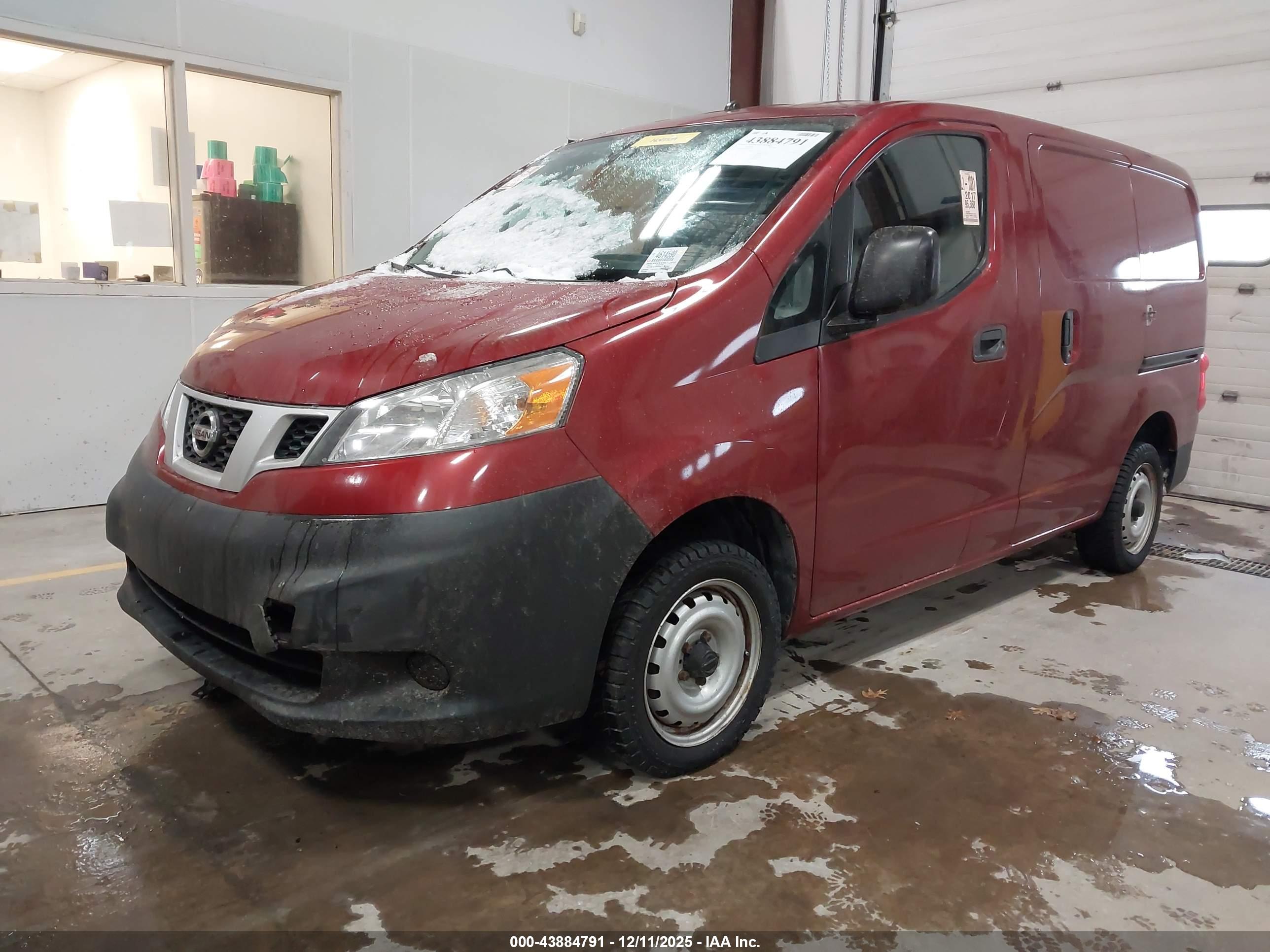 NISSAN NV200 image 2