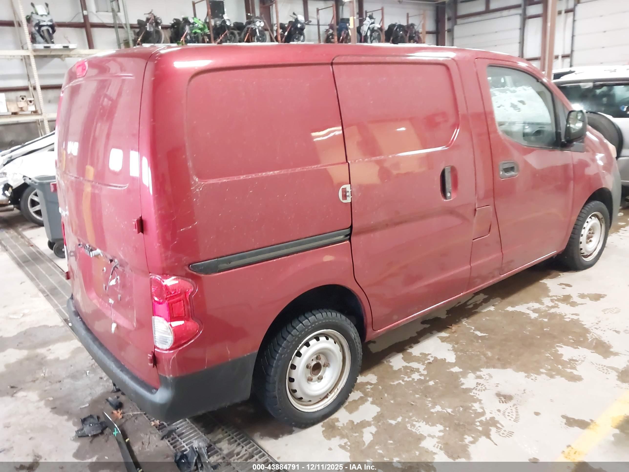 NISSAN NV200 image 4