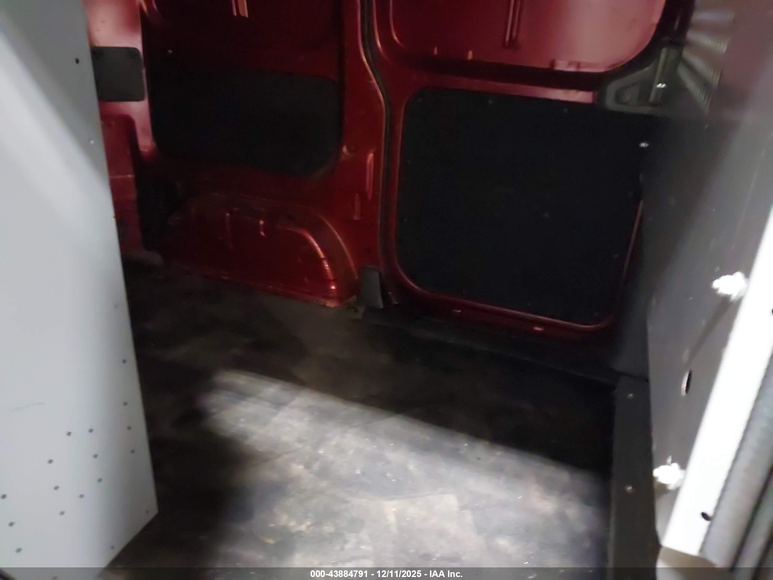 NISSAN NV200 image 8