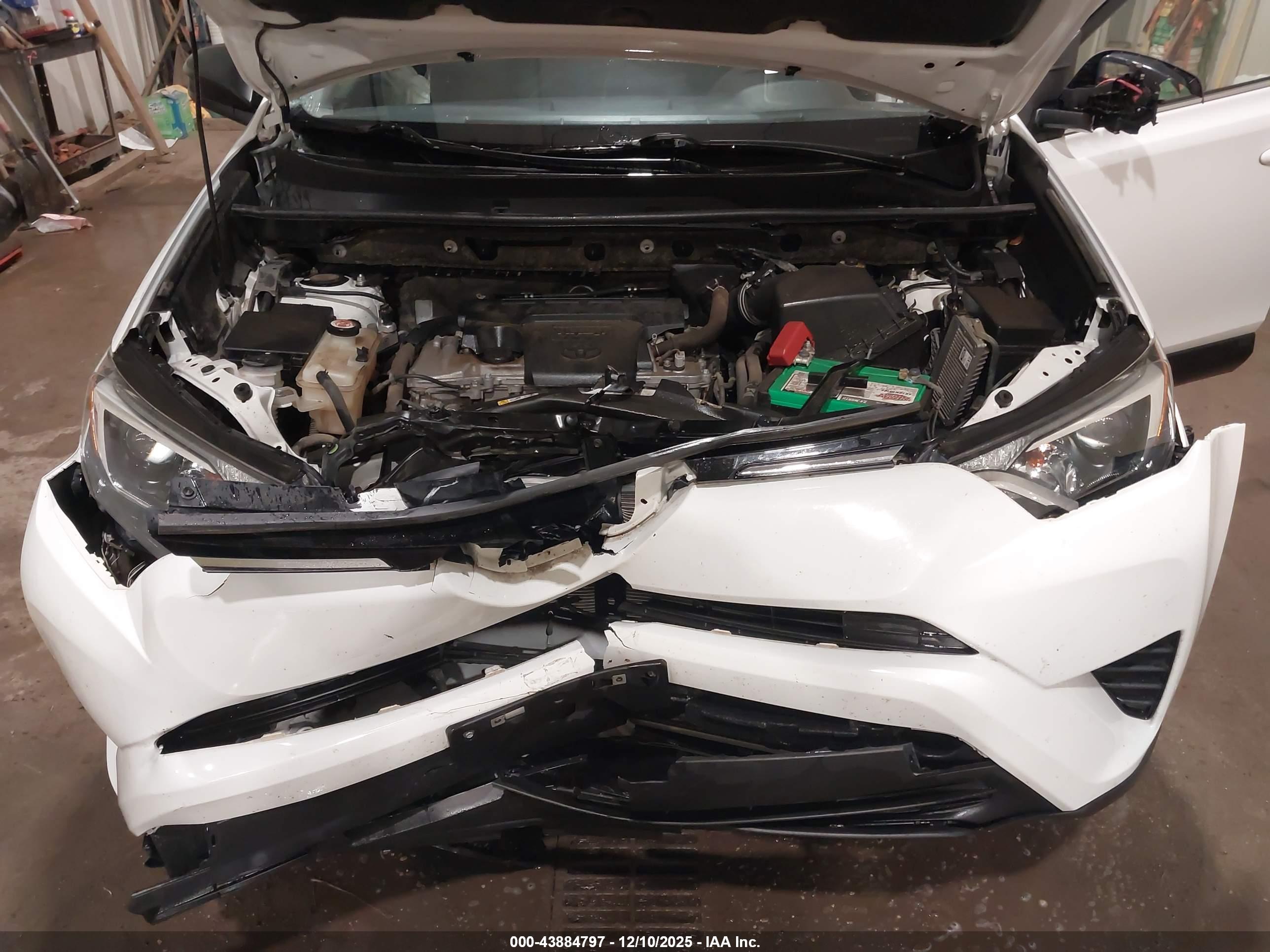 TOYOTA RAV4 image 10