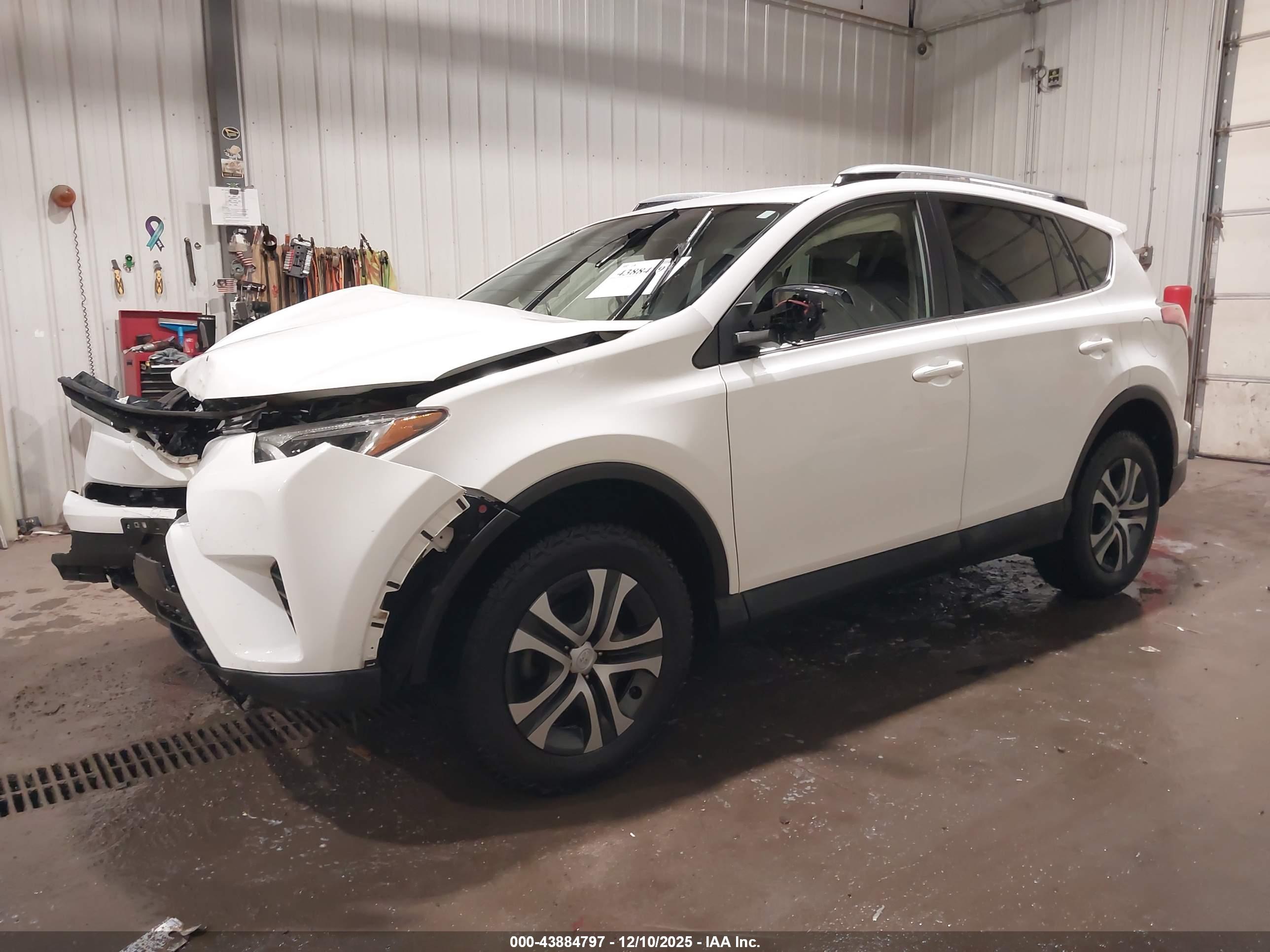 TOYOTA RAV4 image 2
