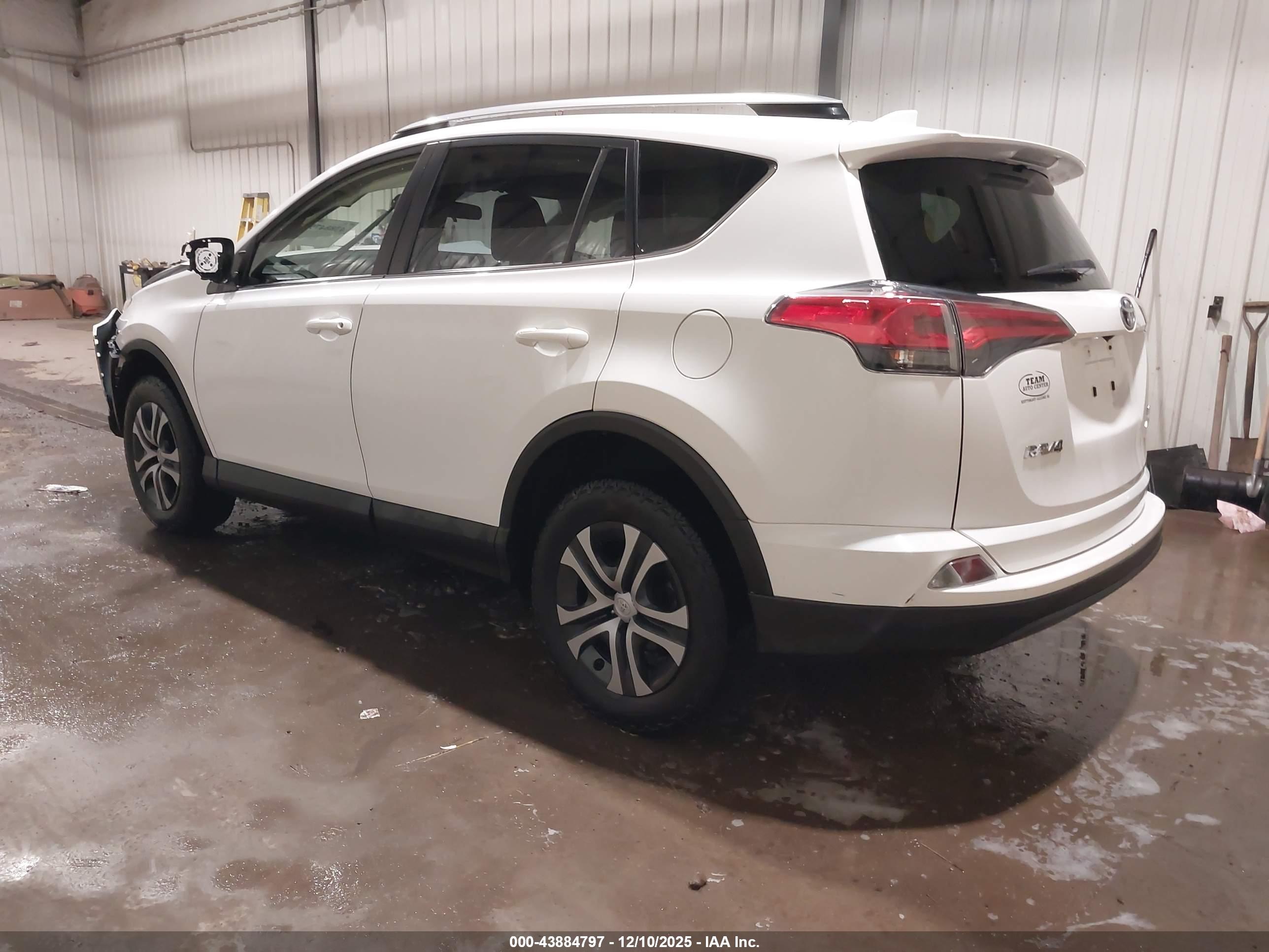 TOYOTA RAV4 image 3