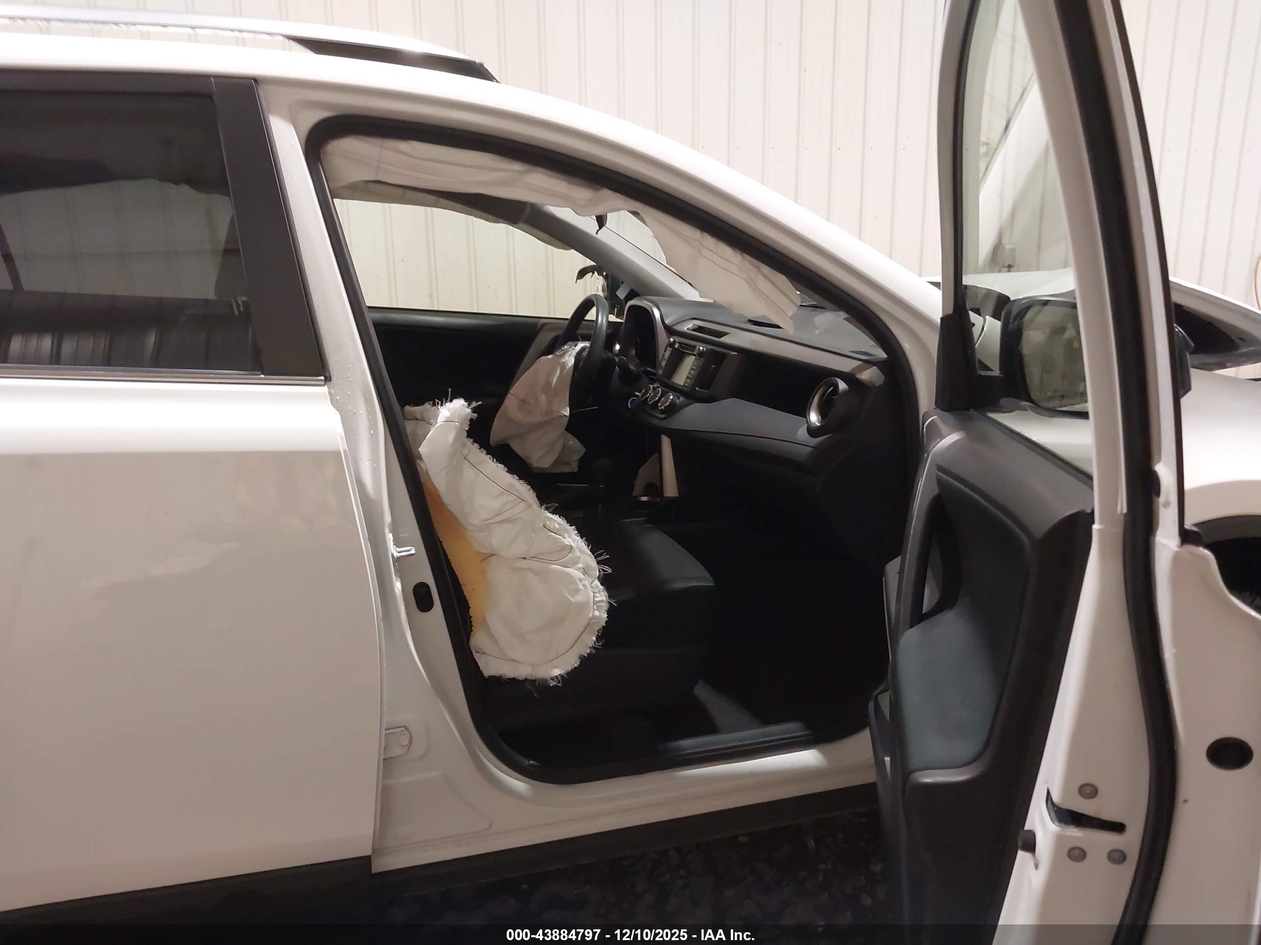 TOYOTA RAV4 image 5