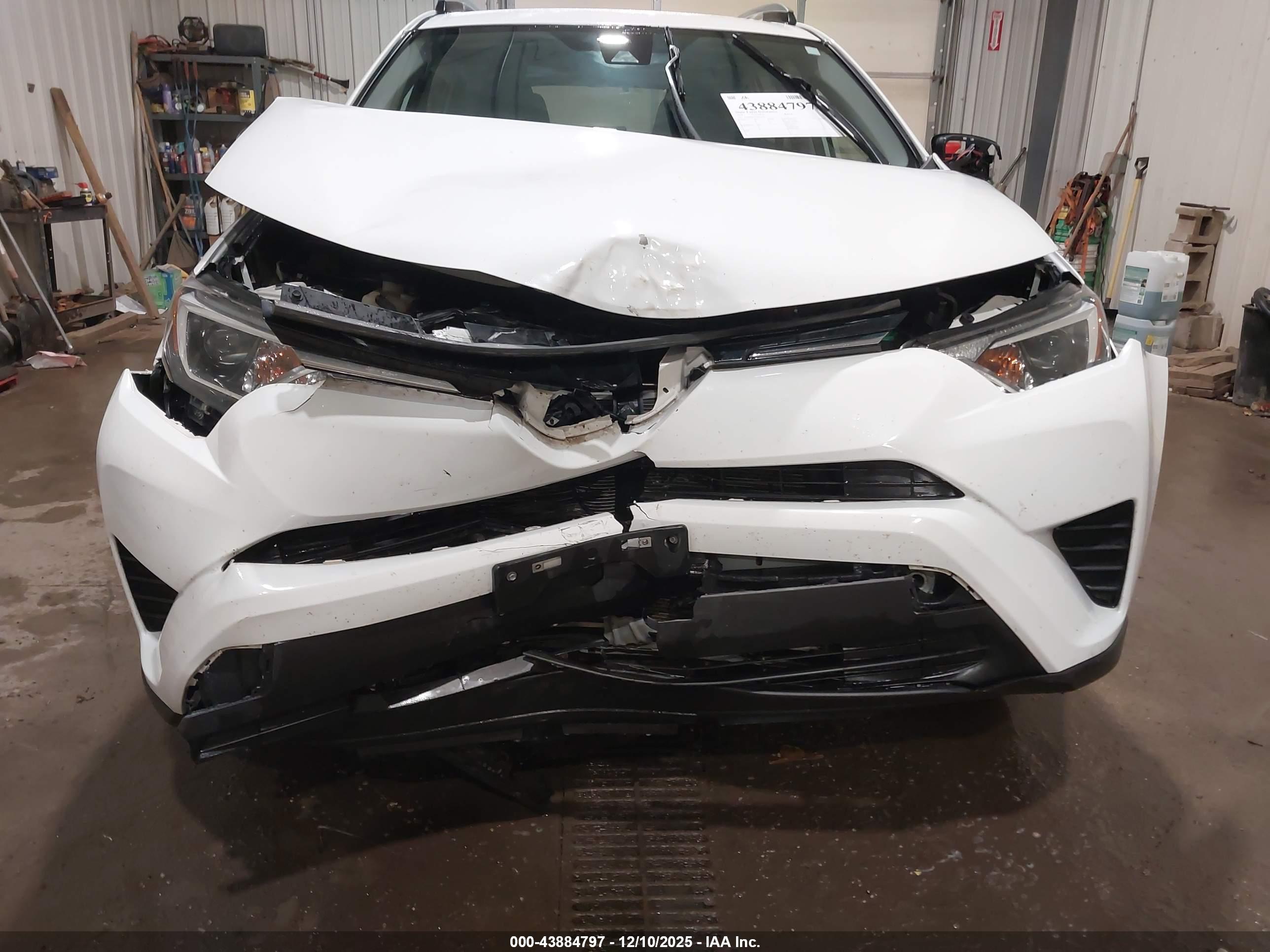 TOYOTA RAV4 image 6