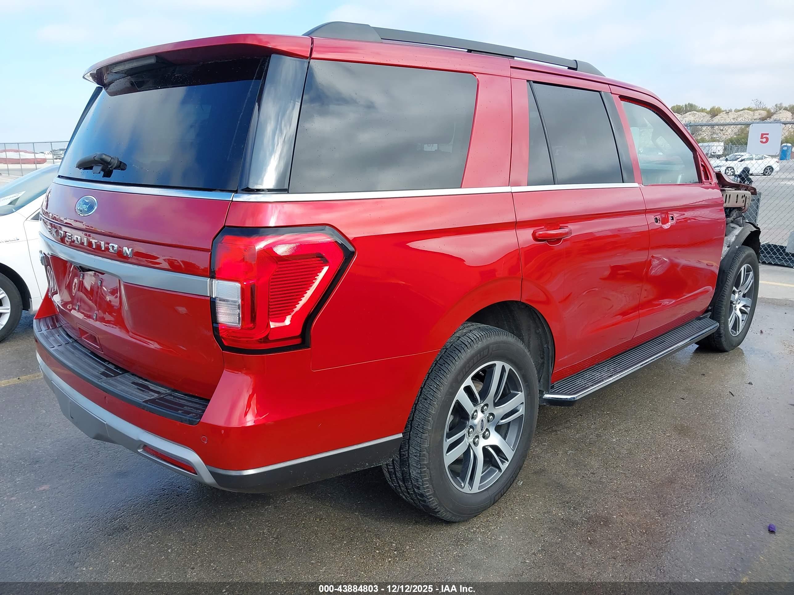 FORD EXPEDITION image 4