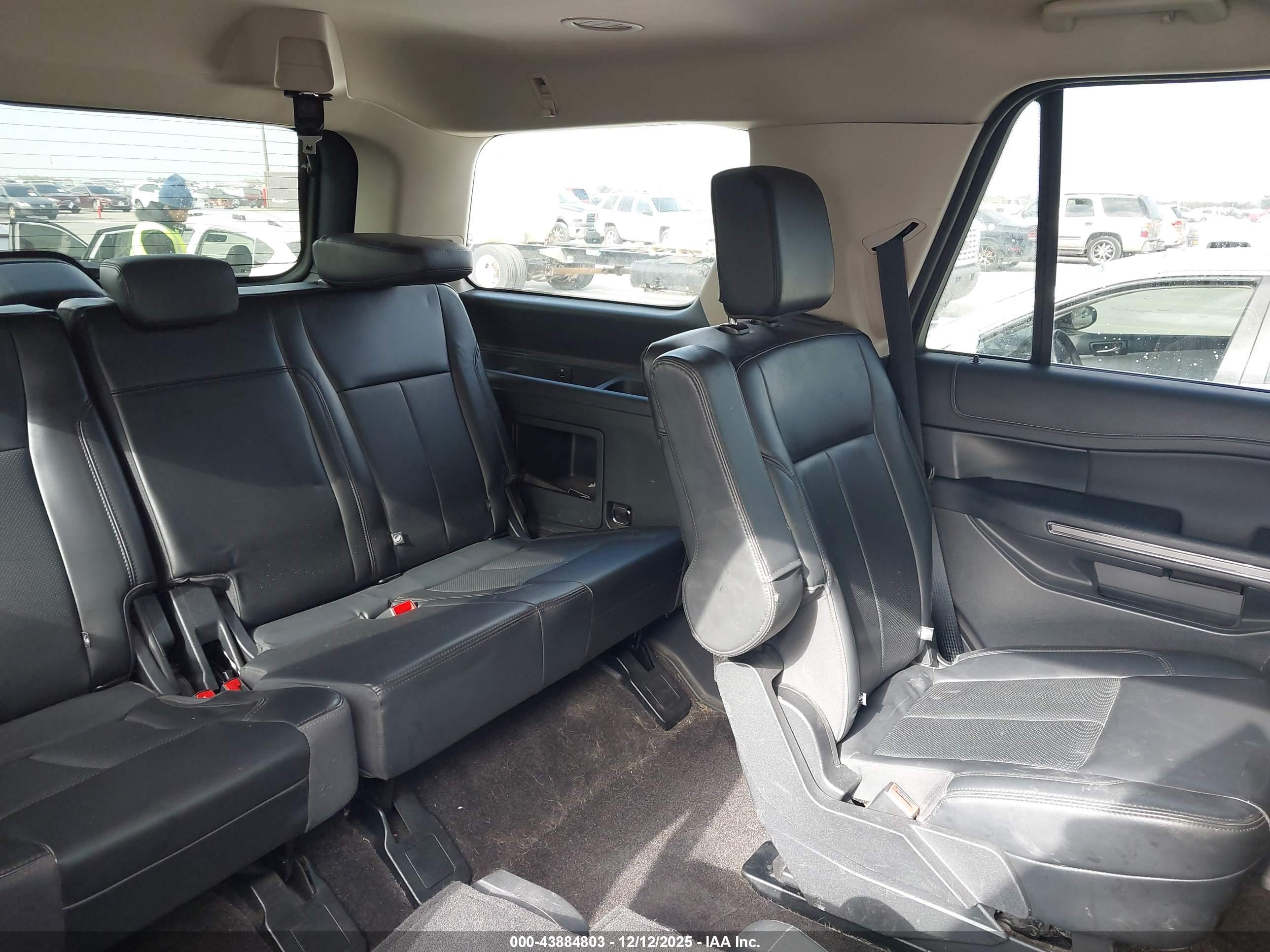 FORD EXPEDITION image 8