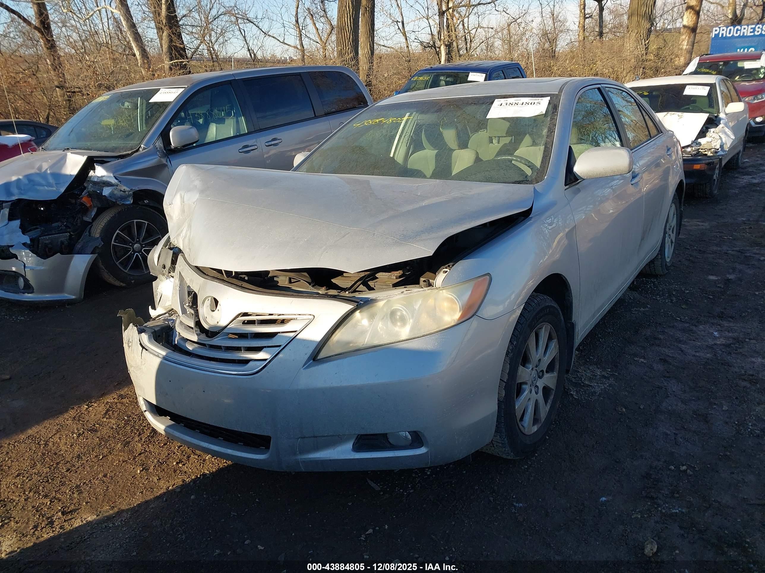 TOYOTA CAMRY image 2