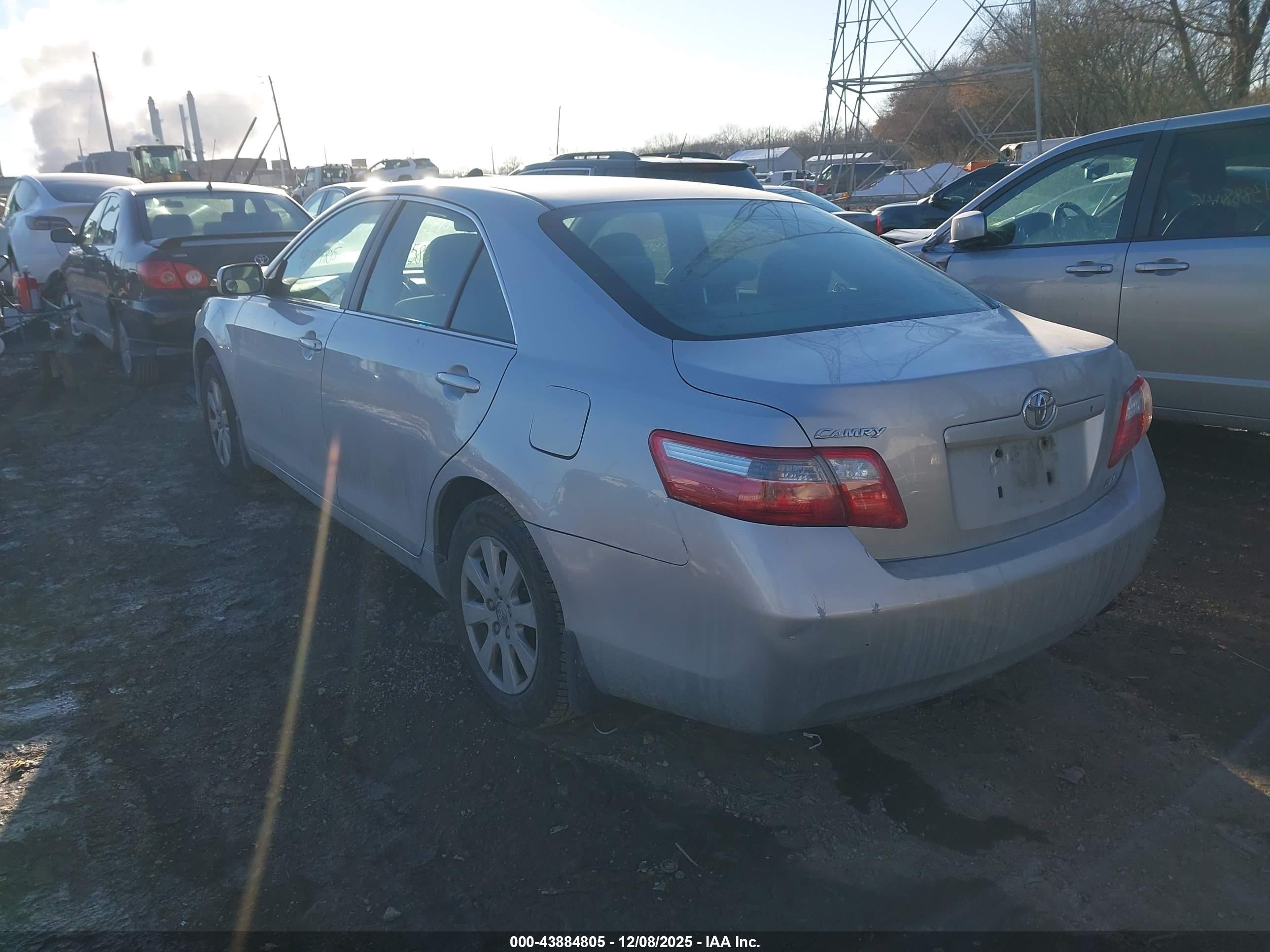 TOYOTA CAMRY image 3