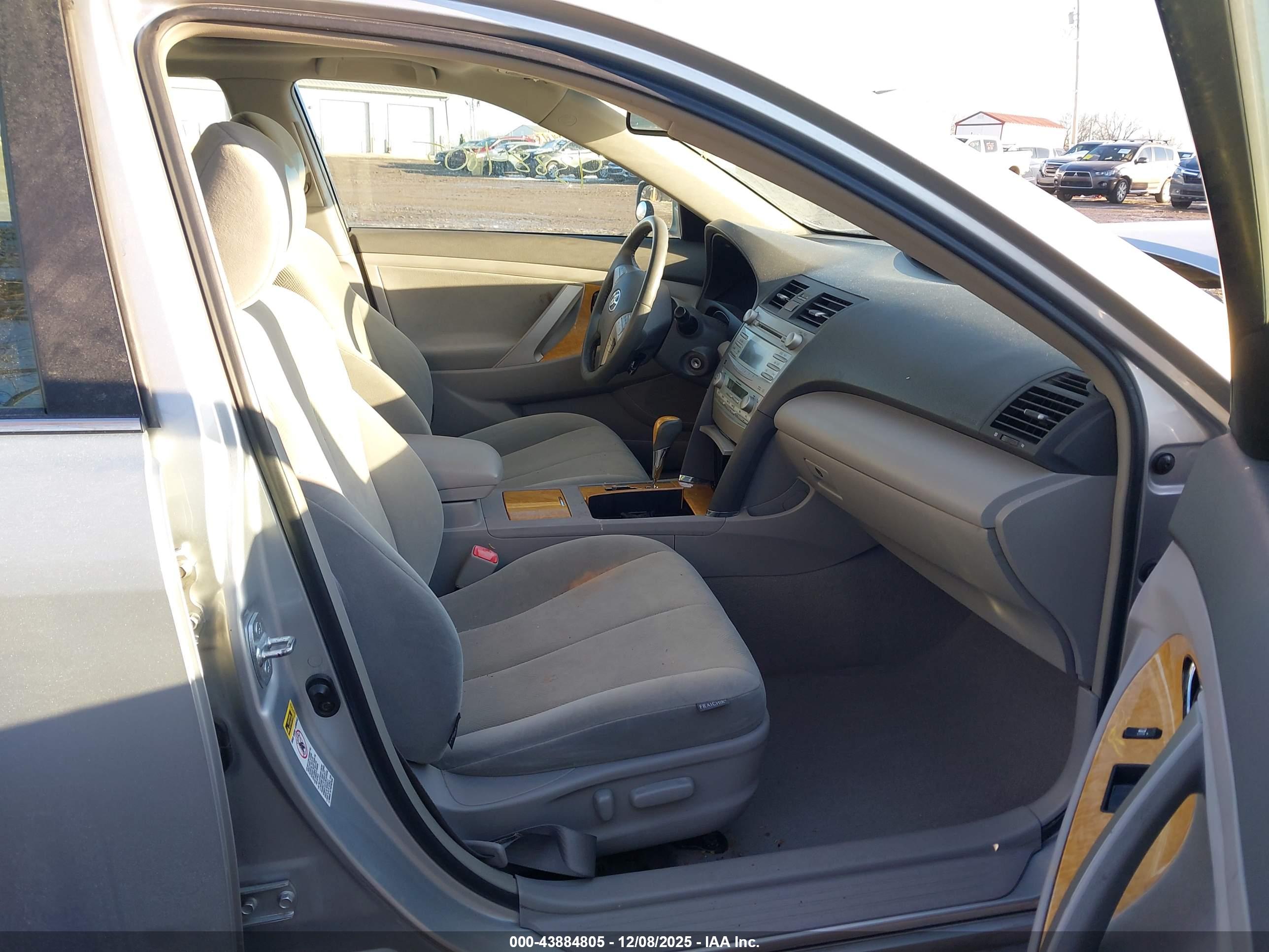 TOYOTA CAMRY image 5