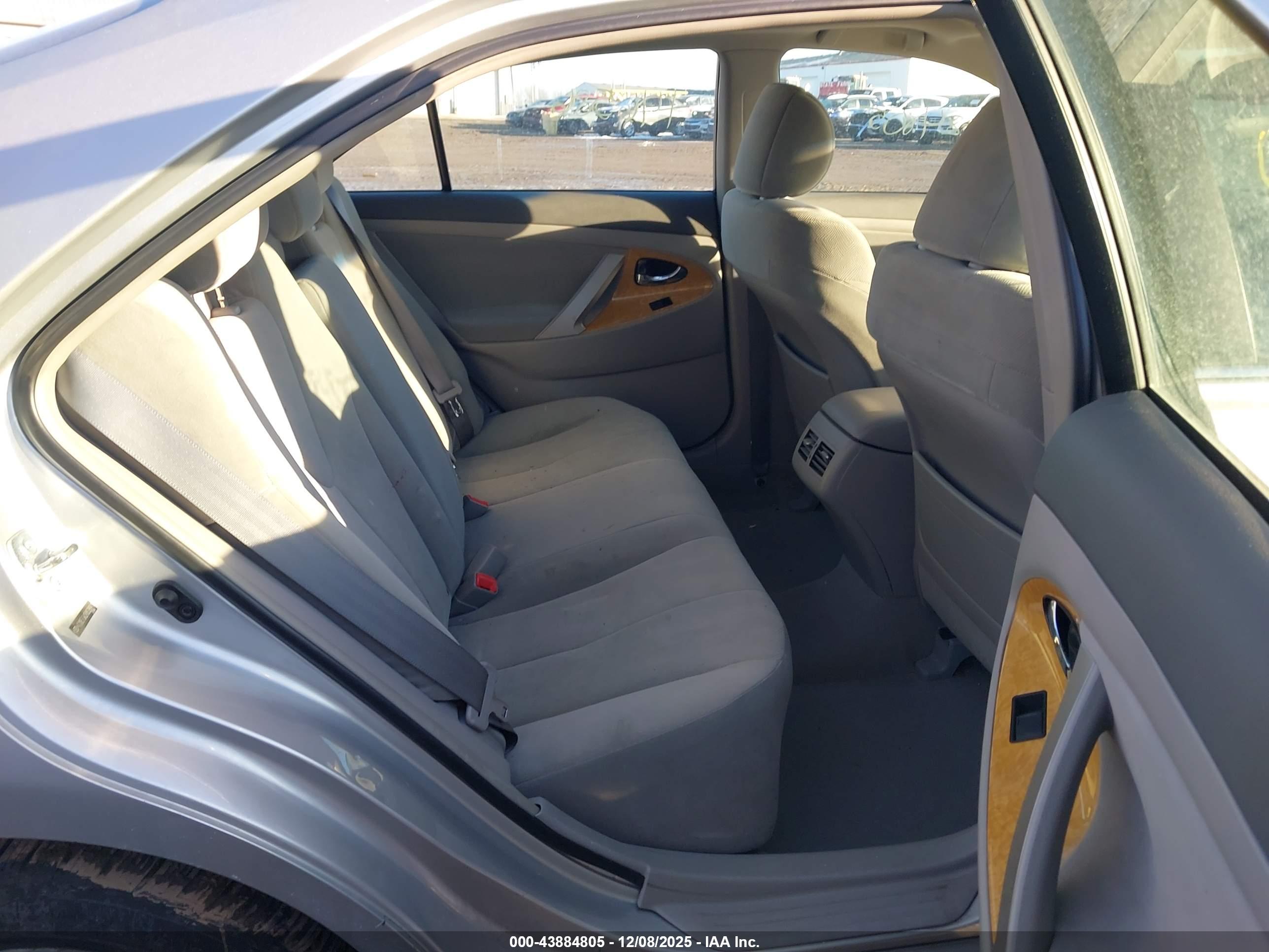 TOYOTA CAMRY image 8