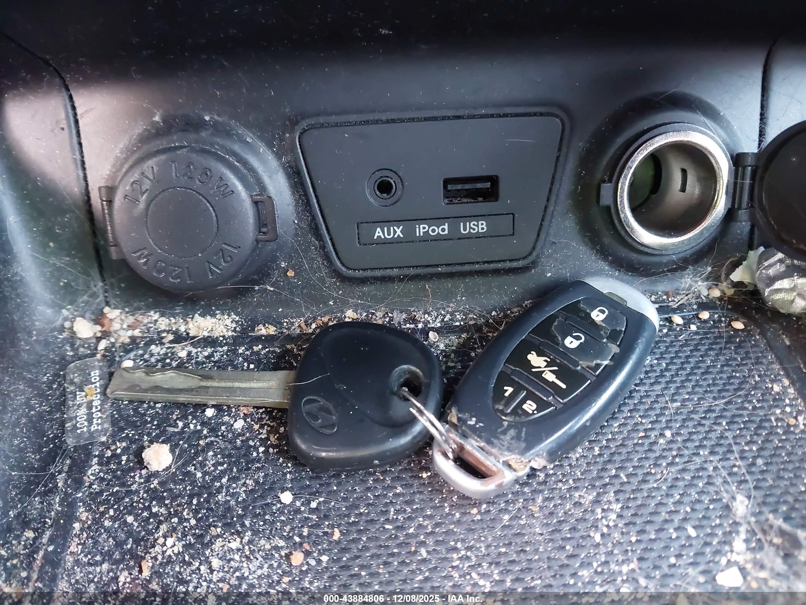 HYUNDAI TUCSON image 11
