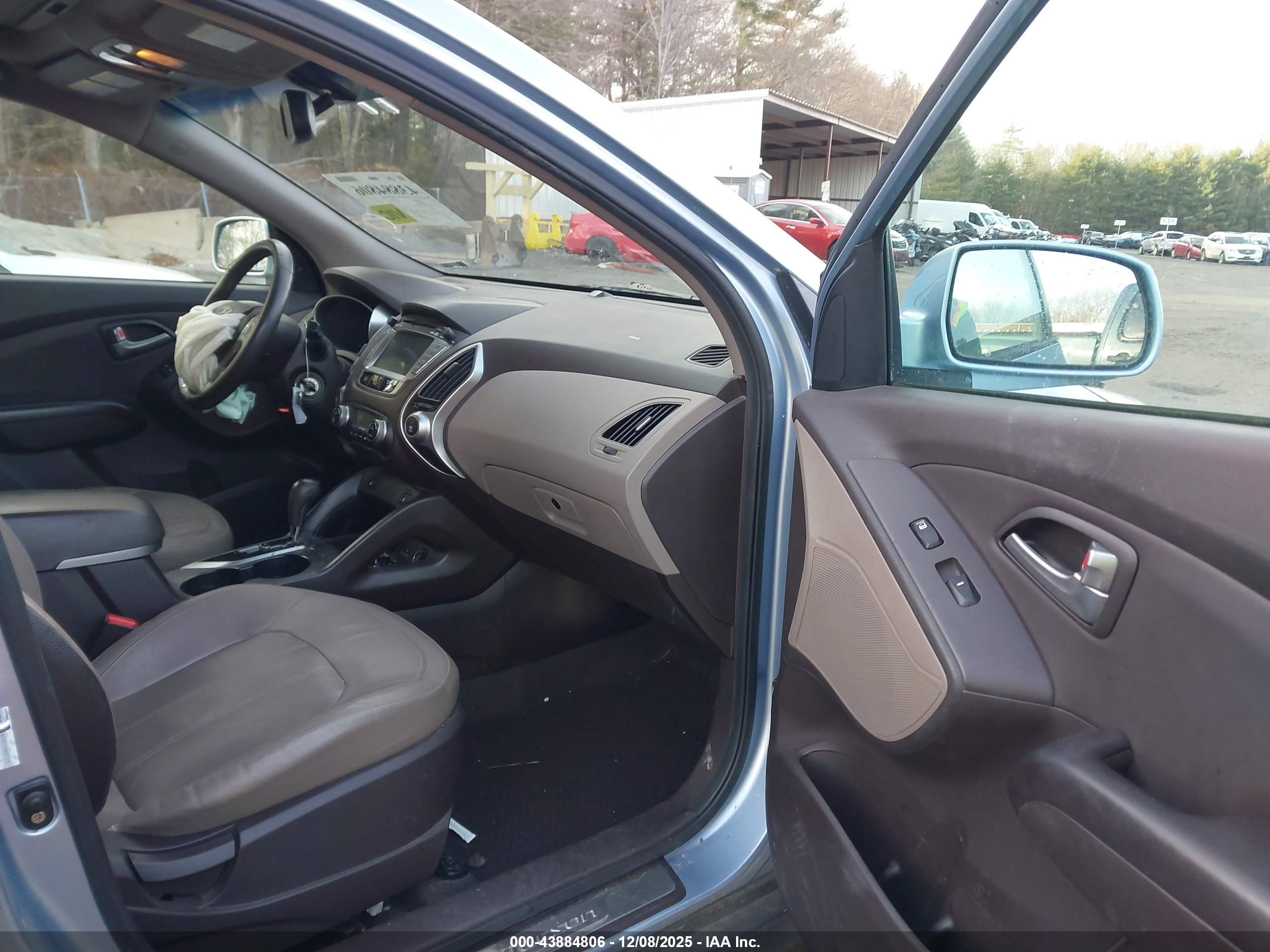 HYUNDAI TUCSON image 5
