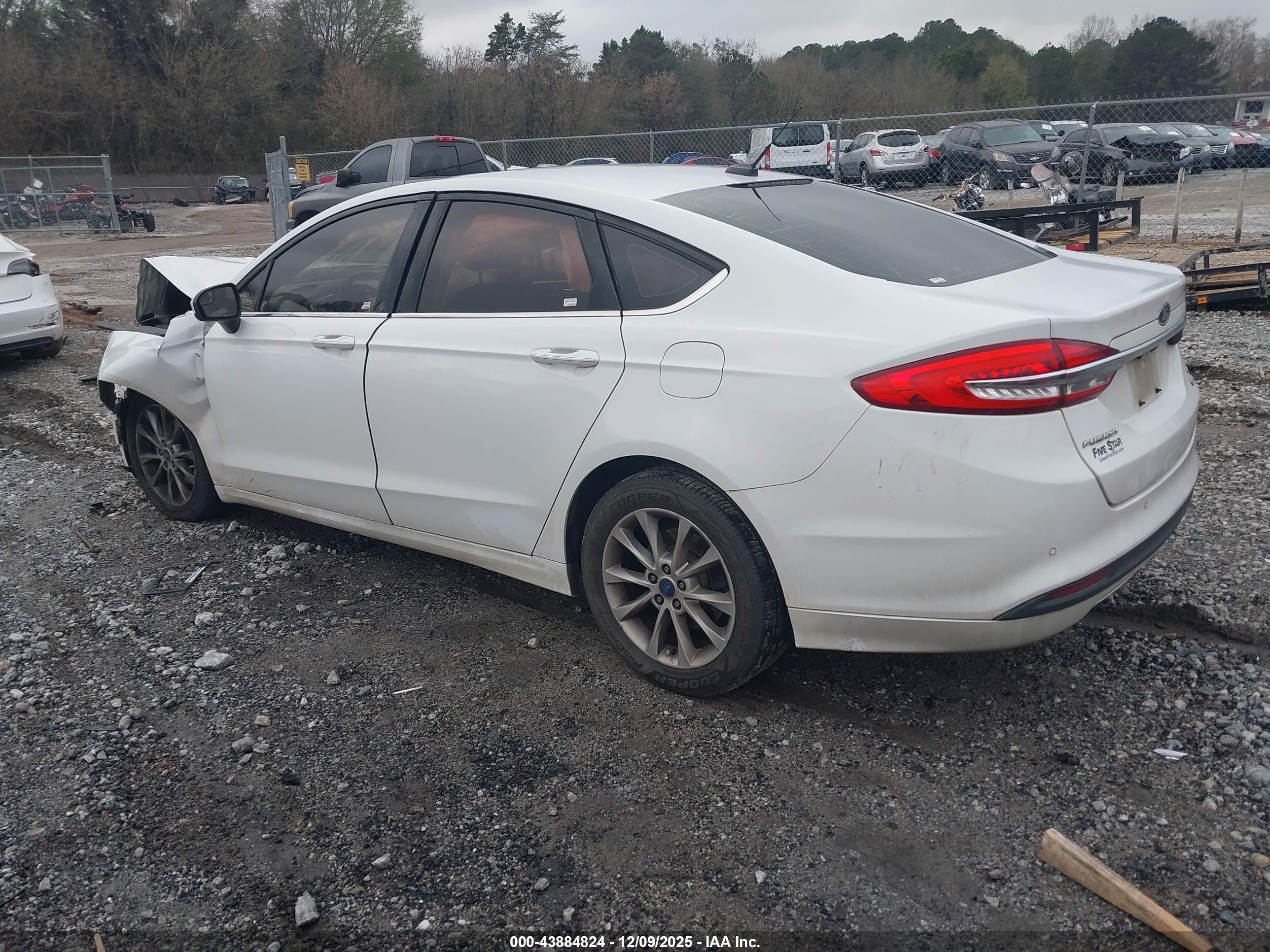 FORD FUSION image 3