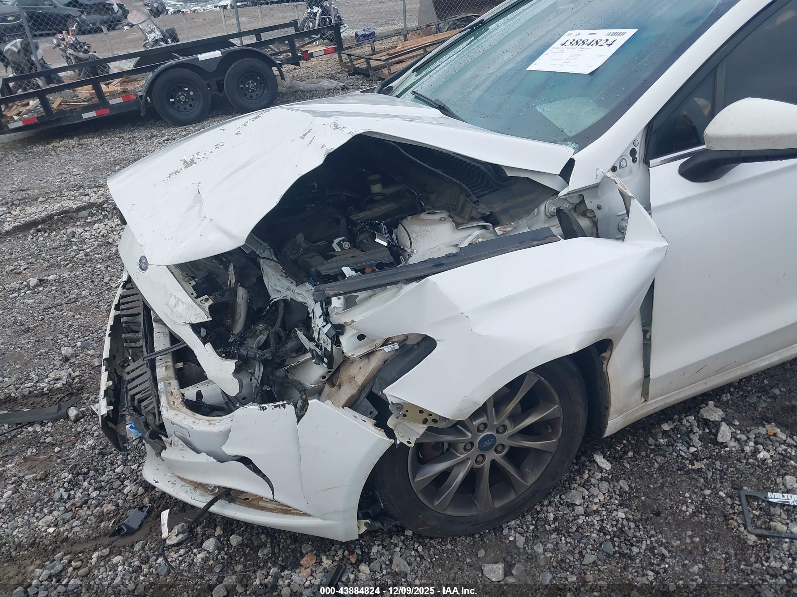 FORD FUSION image 6