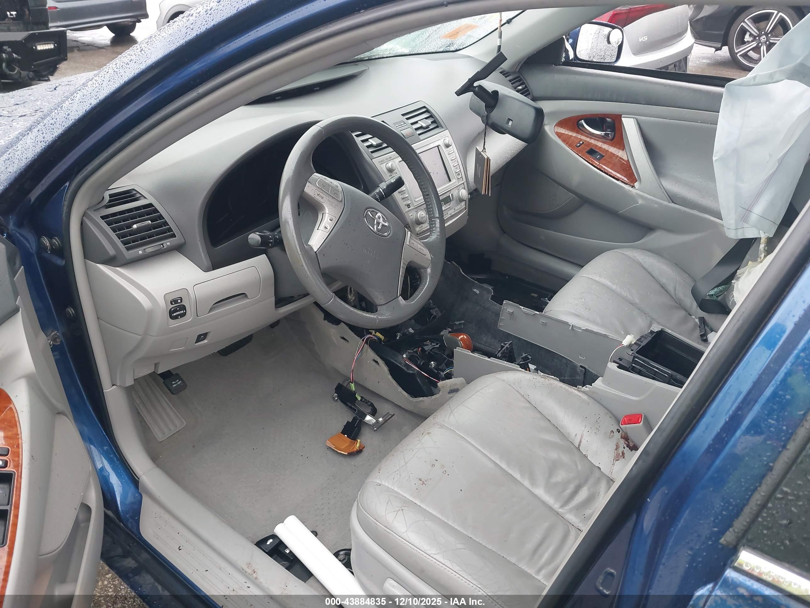TOYOTA CAMRY image 5