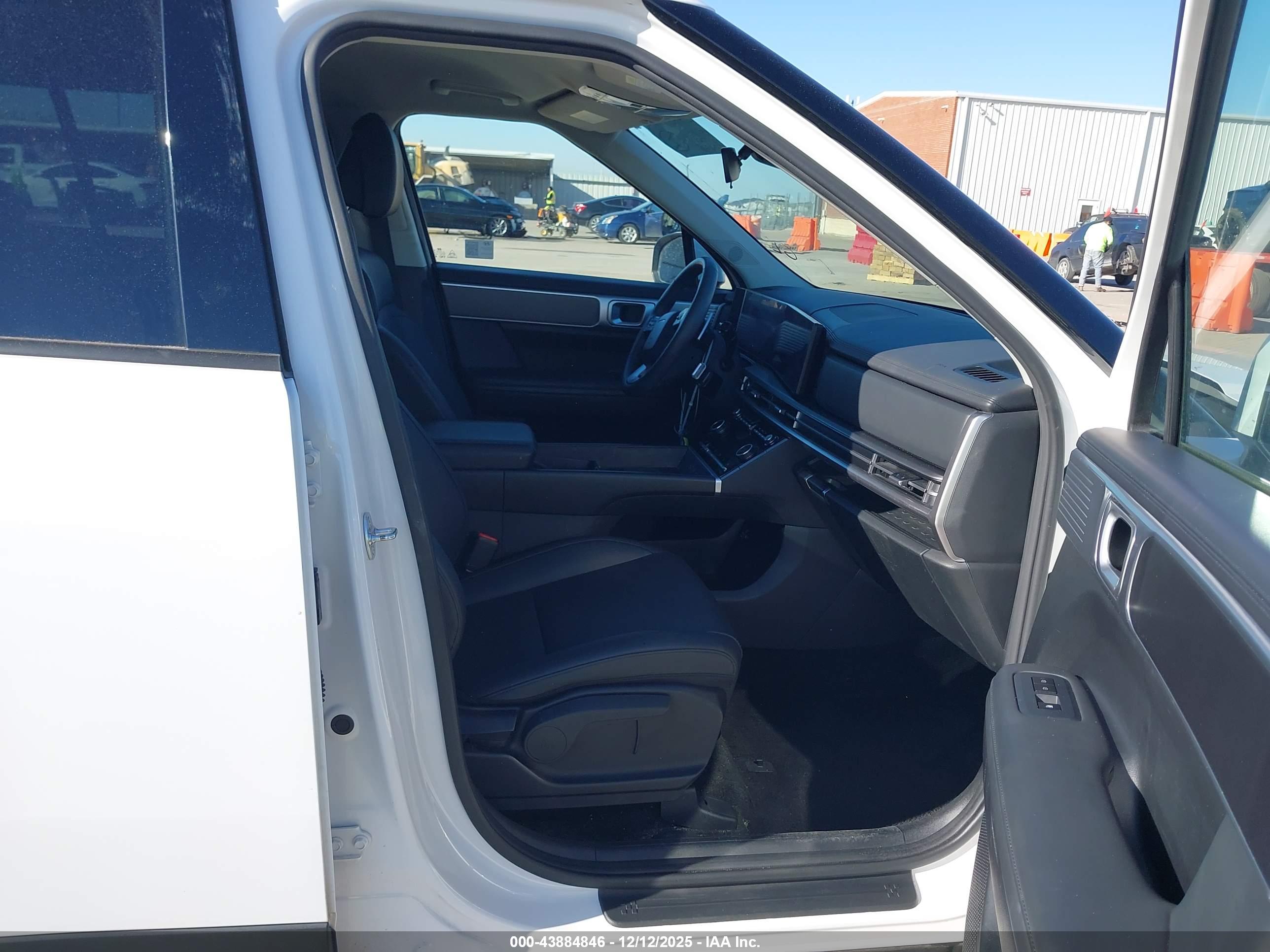 HYUNDAI SANTA image 5