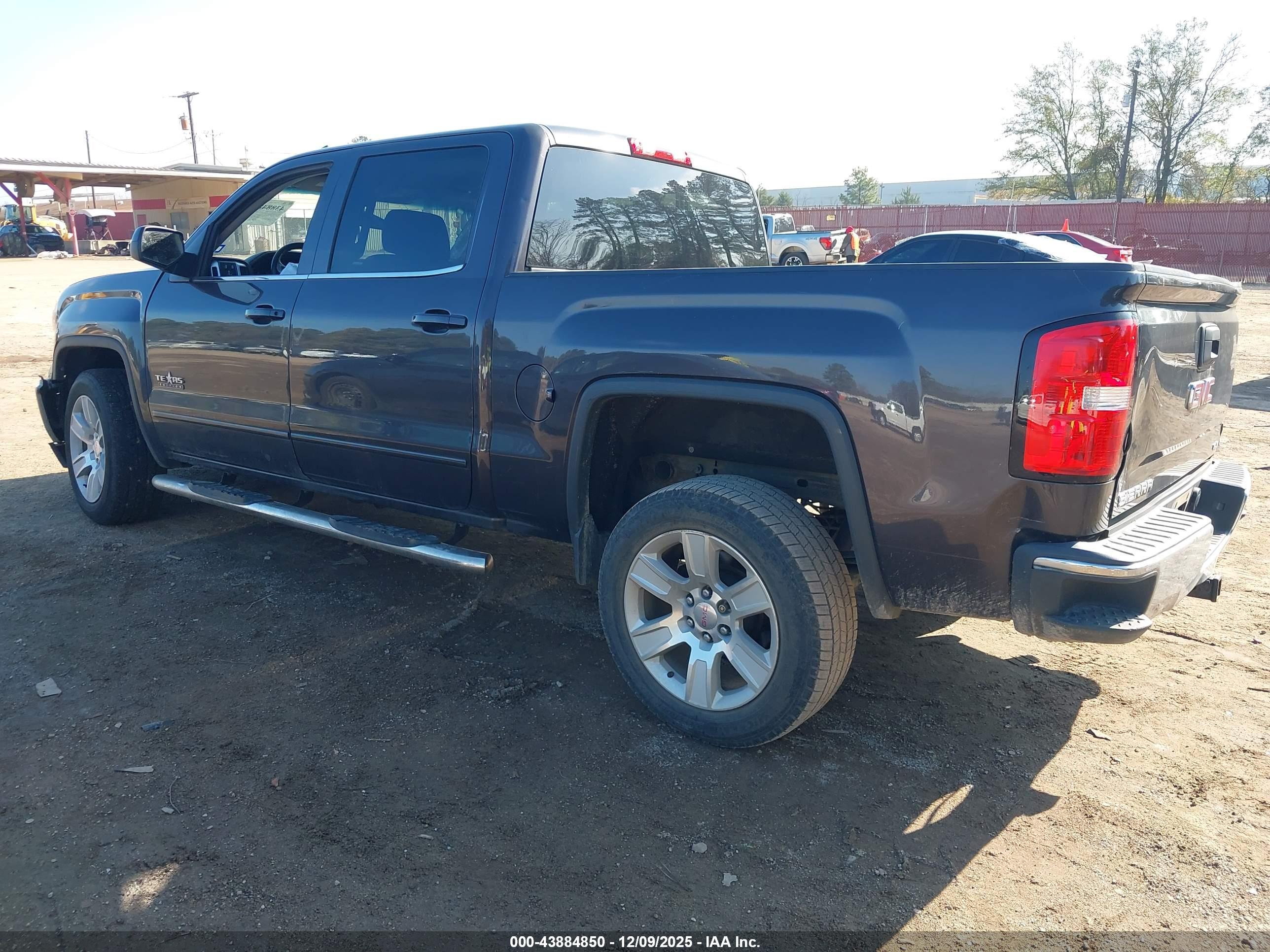 GMC SIERRA image 3