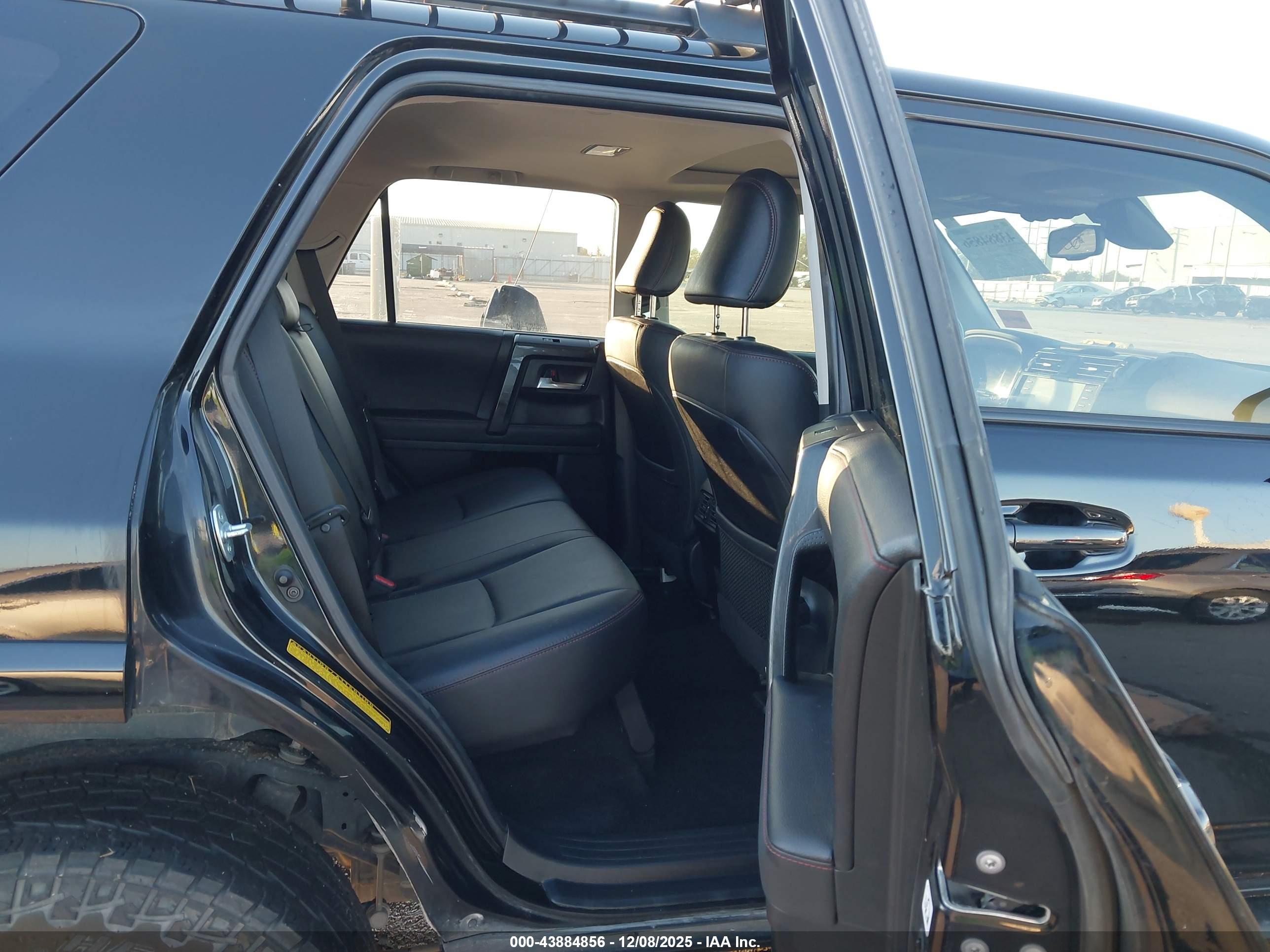 TOYOTA 4RUNNER image 8