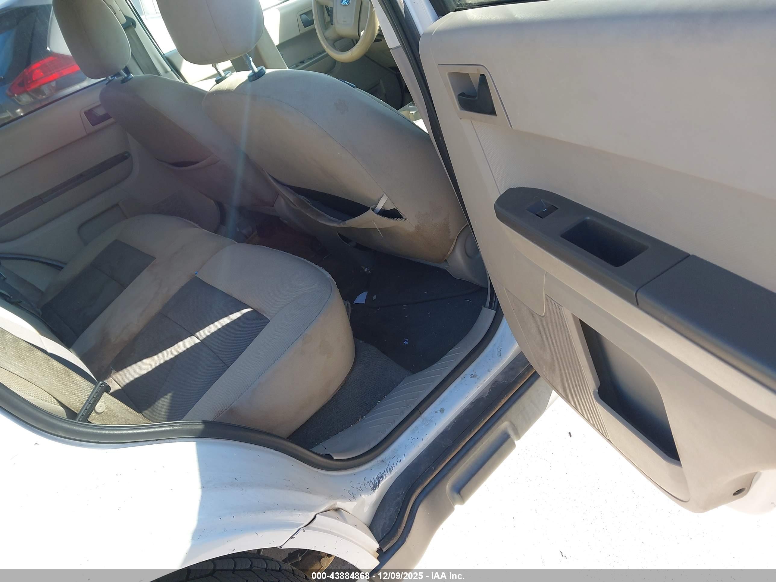 FORD ESCAPE image 8
