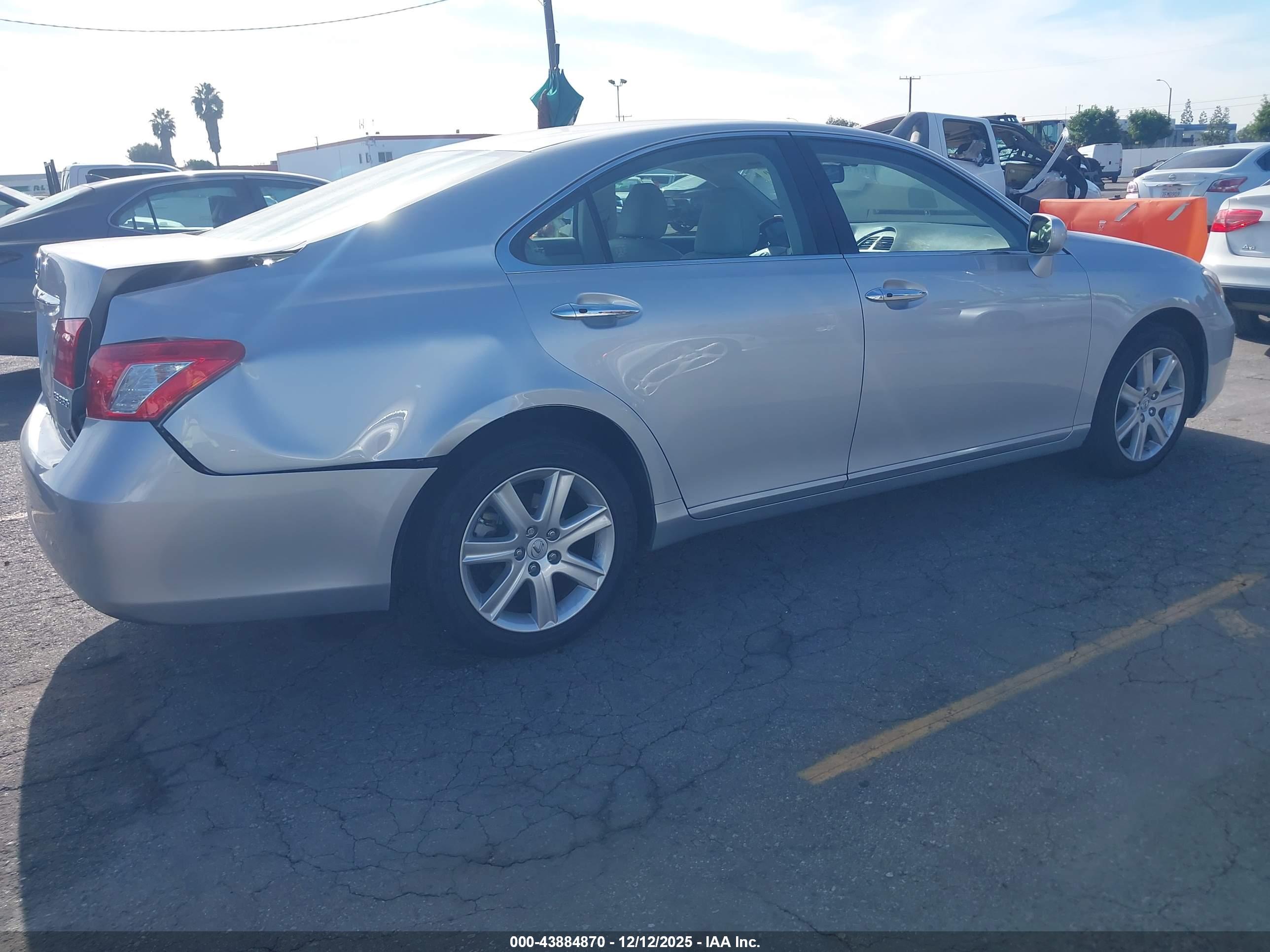 LEXUS ES image 4