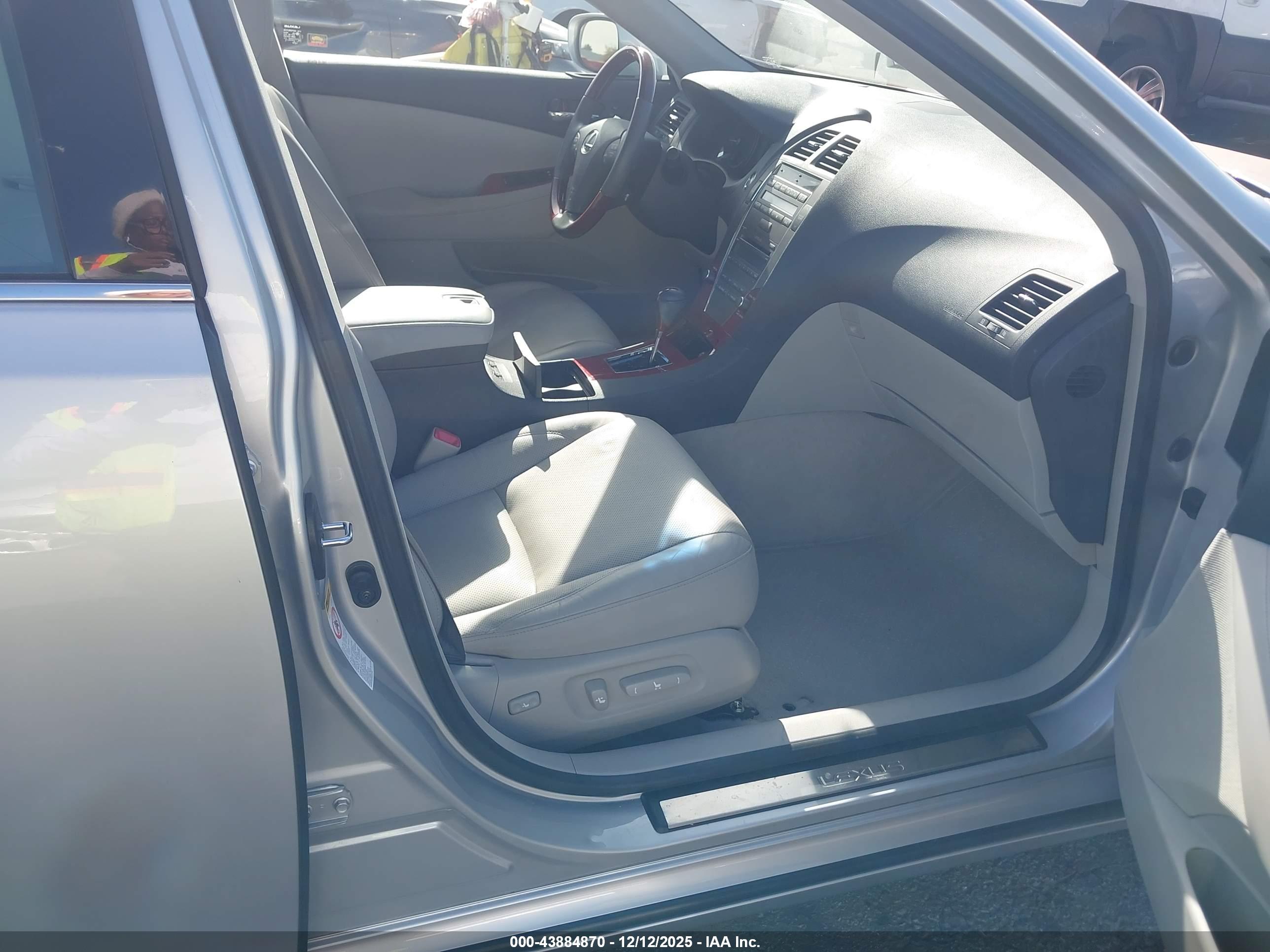 LEXUS ES image 5