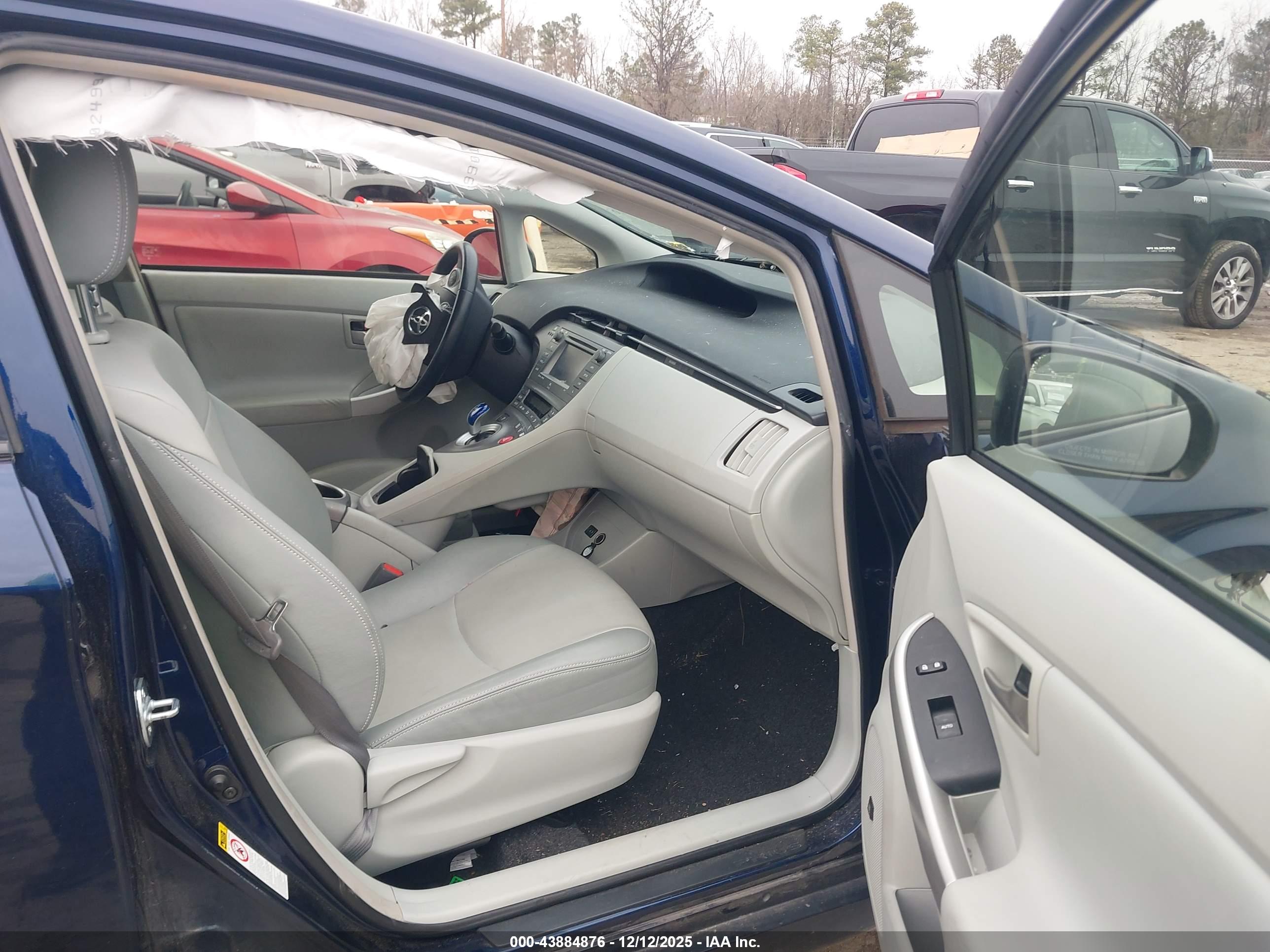 TOYOTA PRIUS image 5