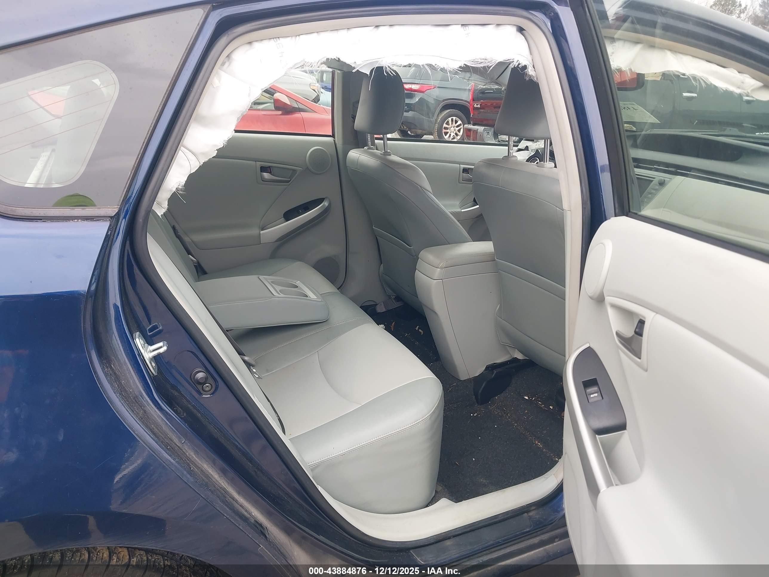 TOYOTA PRIUS image 8