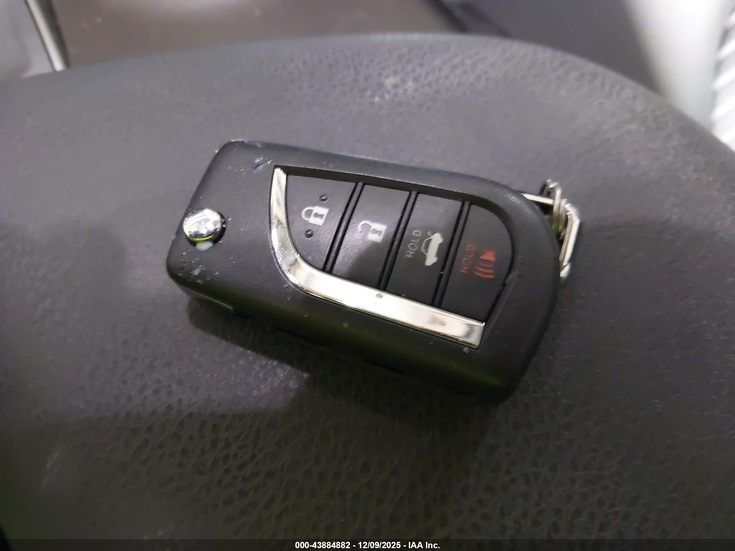 TOYOTA CAMRY image 11