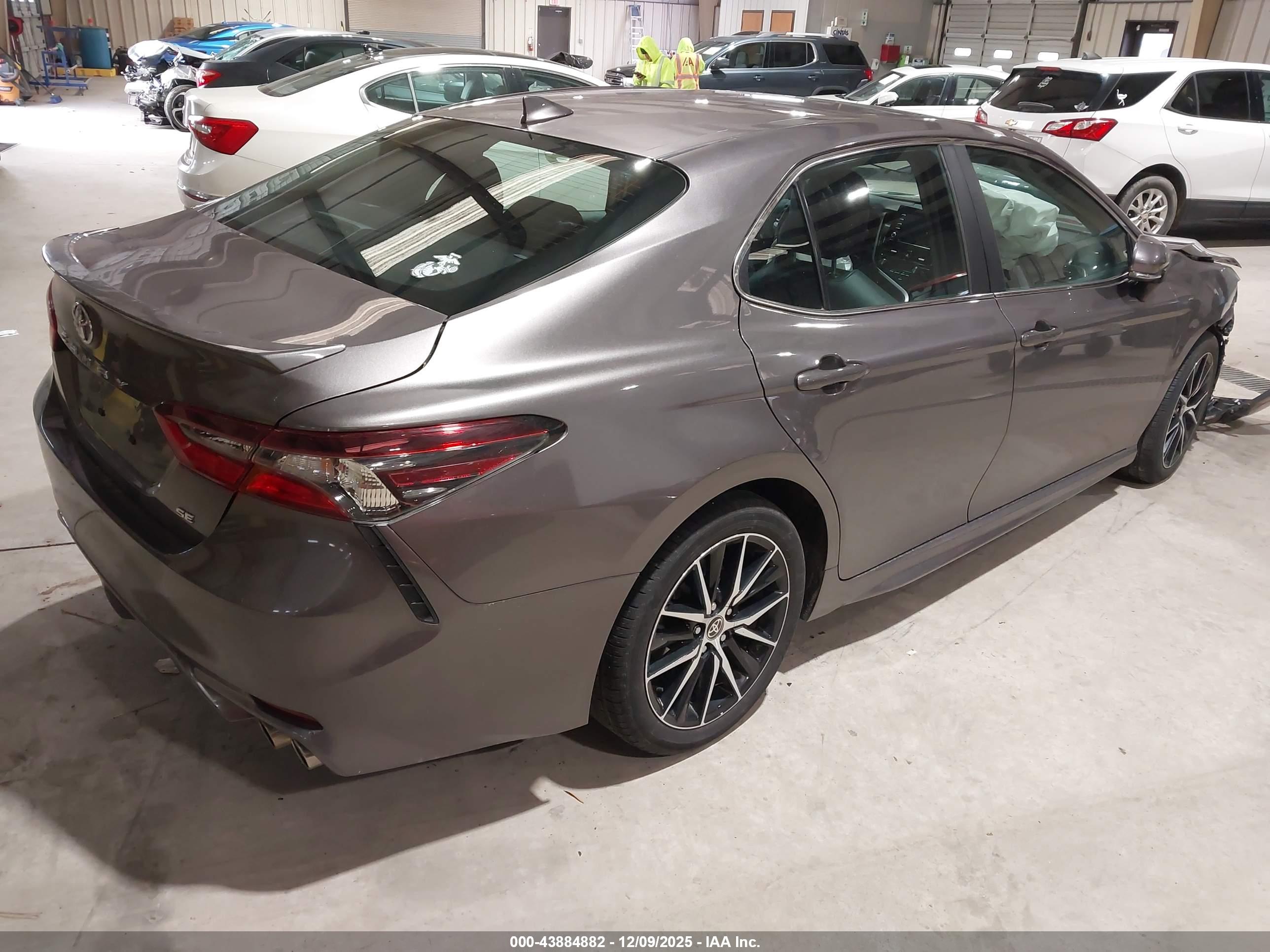 TOYOTA CAMRY image 4