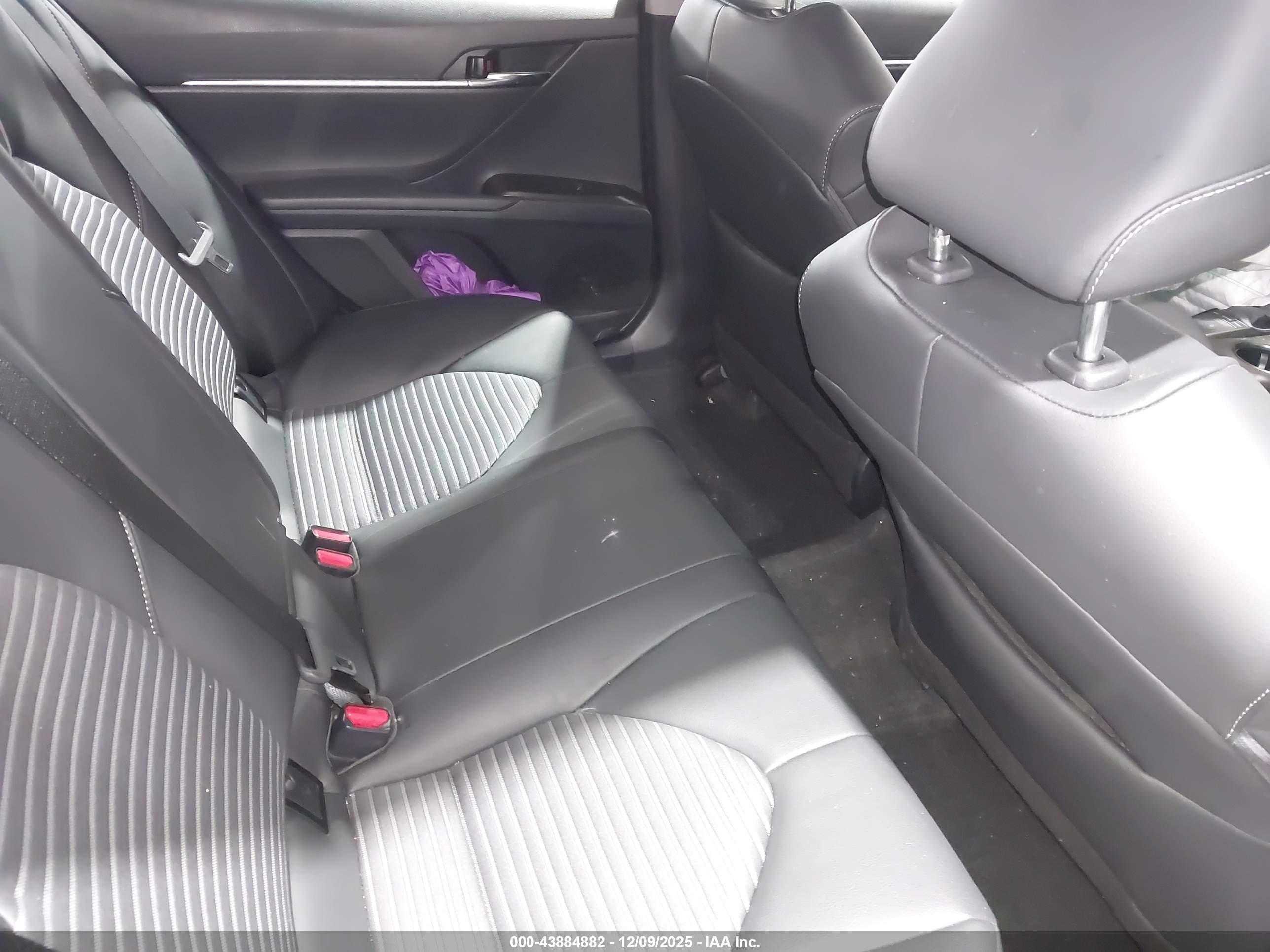 TOYOTA CAMRY image 8
