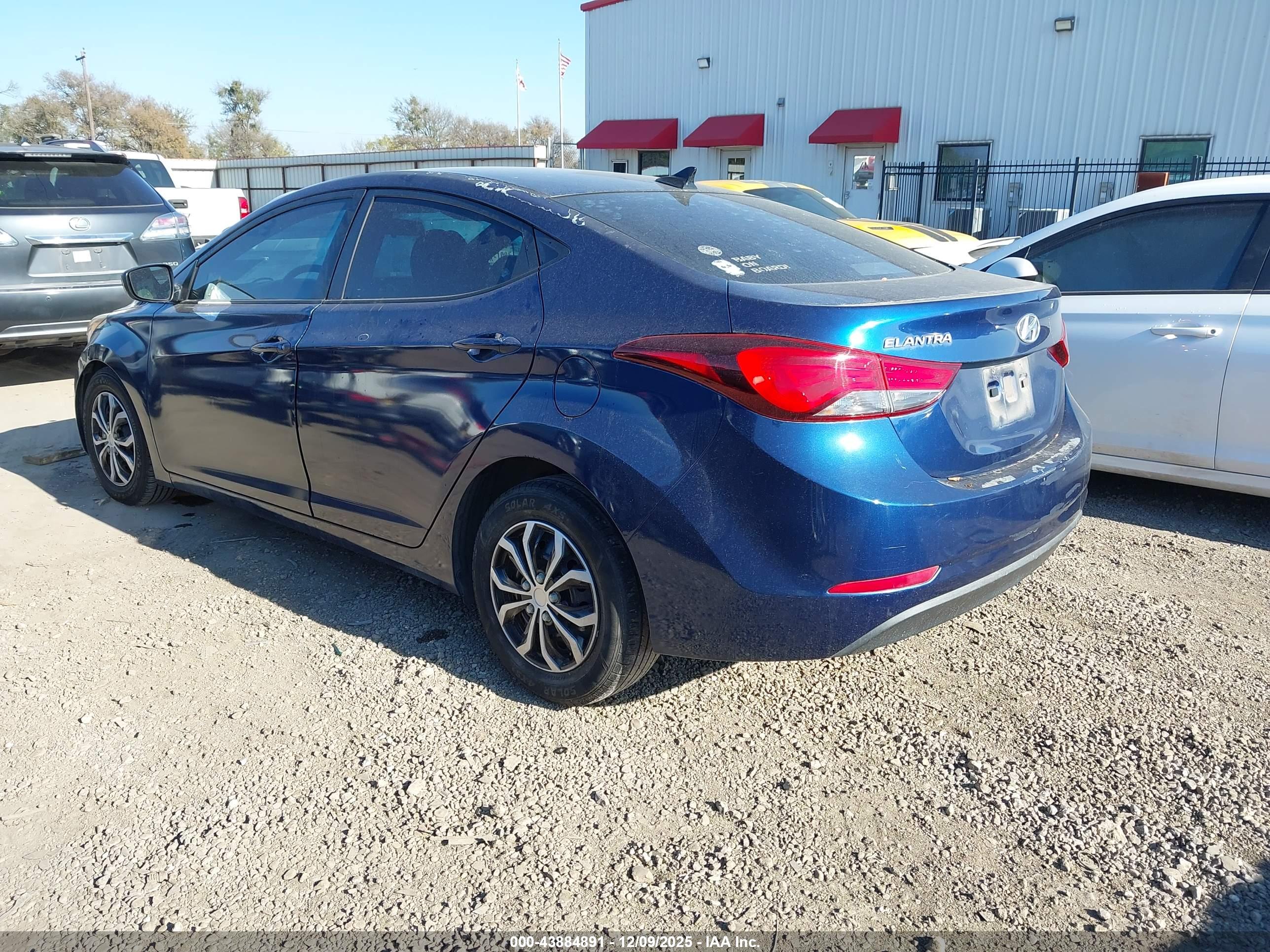 HYUNDAI ELANTRA image 3
