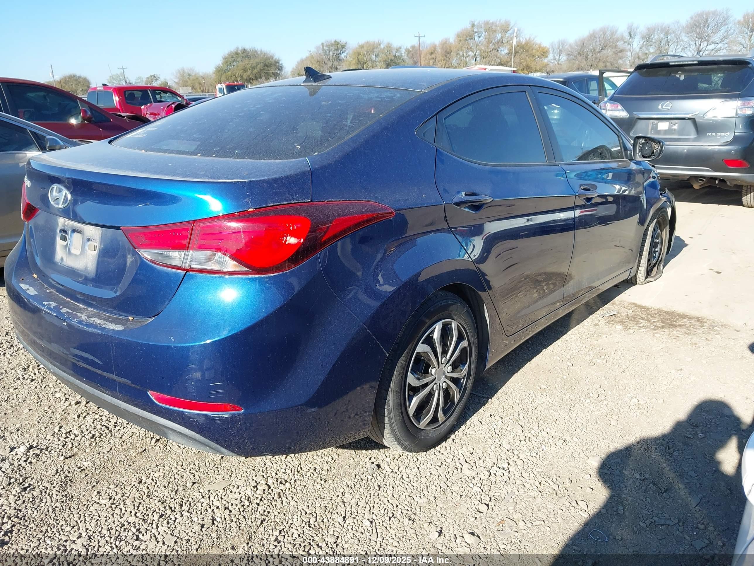 HYUNDAI ELANTRA image 4