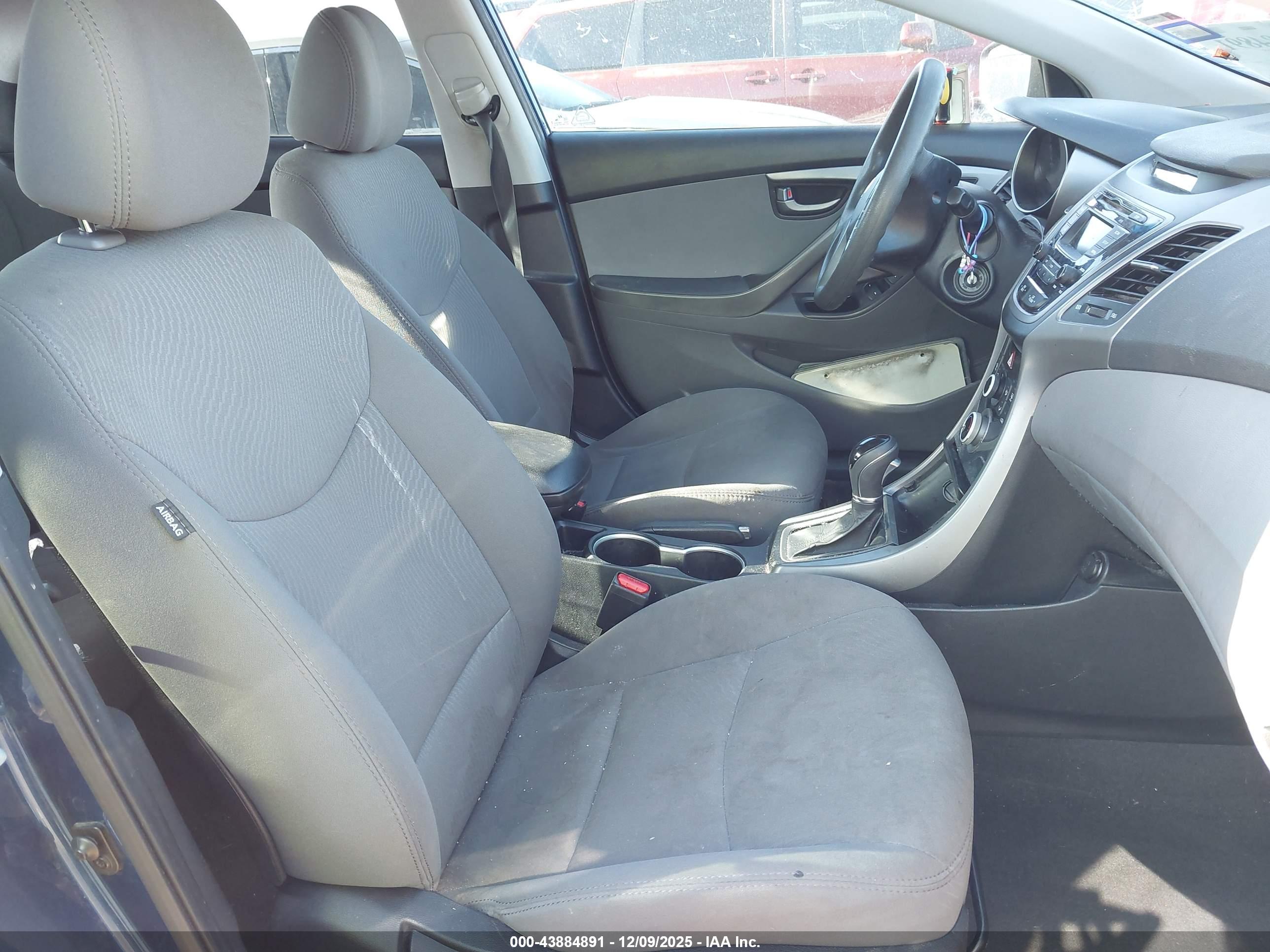 HYUNDAI ELANTRA image 5
