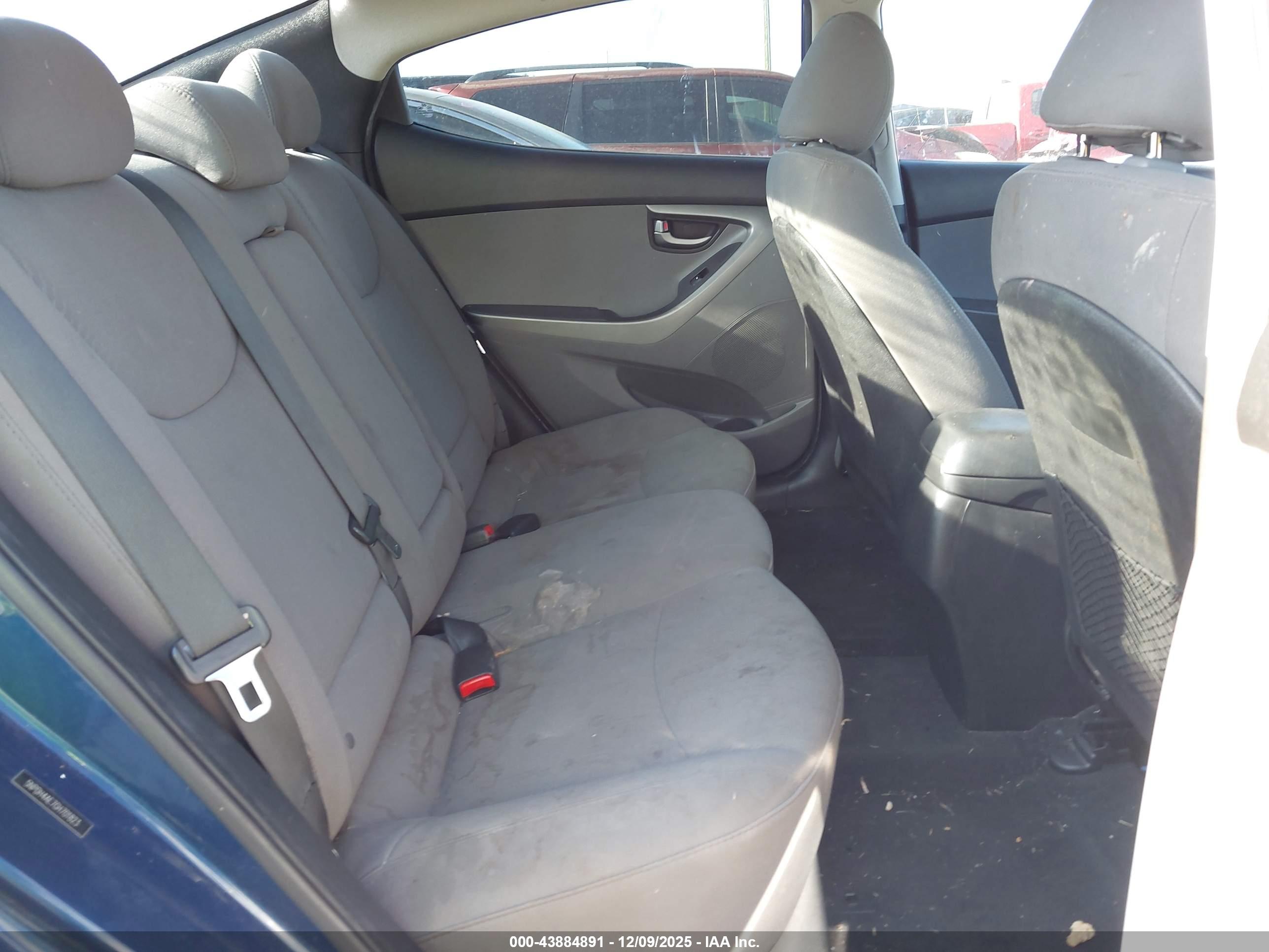 HYUNDAI ELANTRA image 8