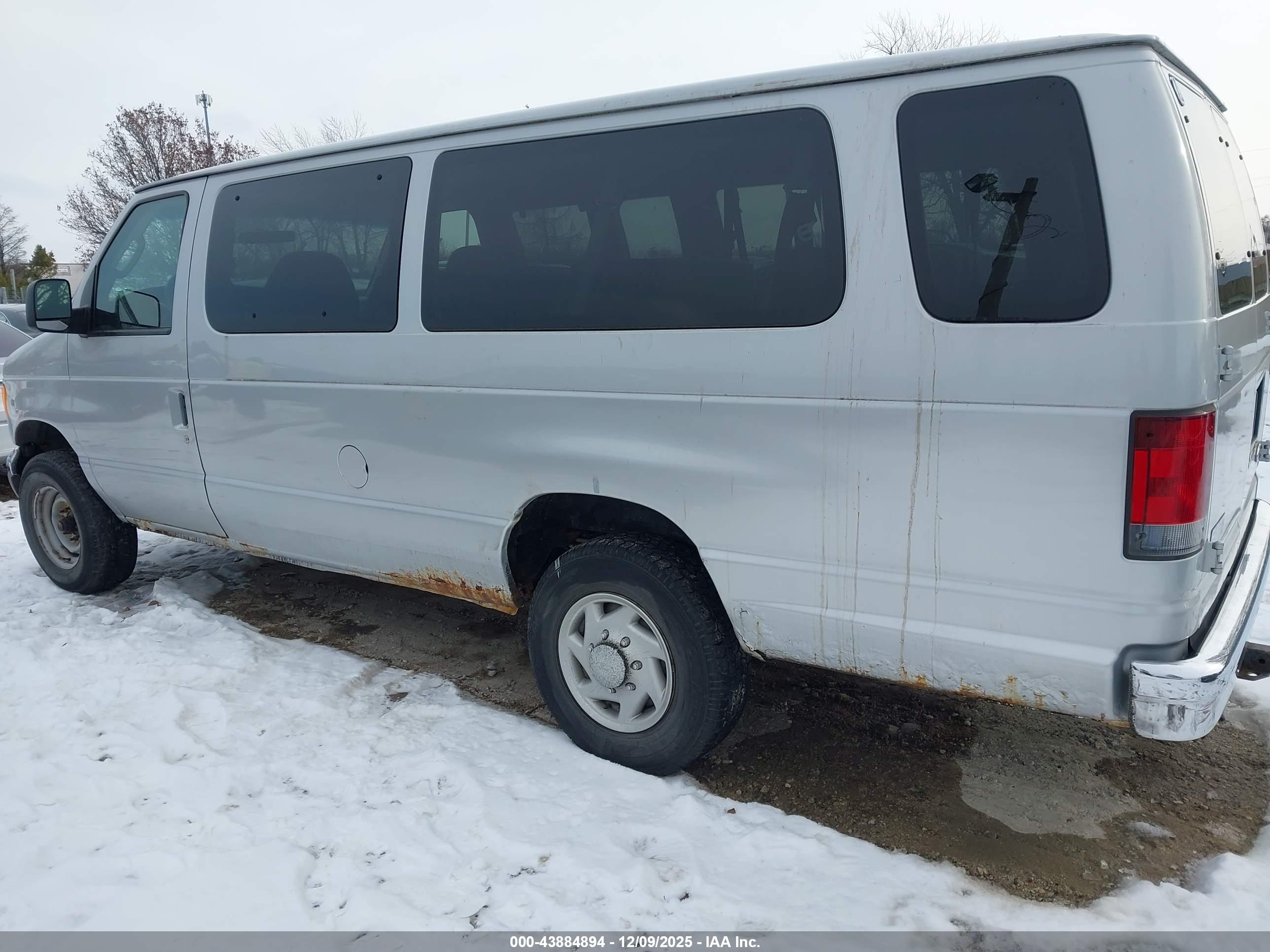 FORD E-350 image 3